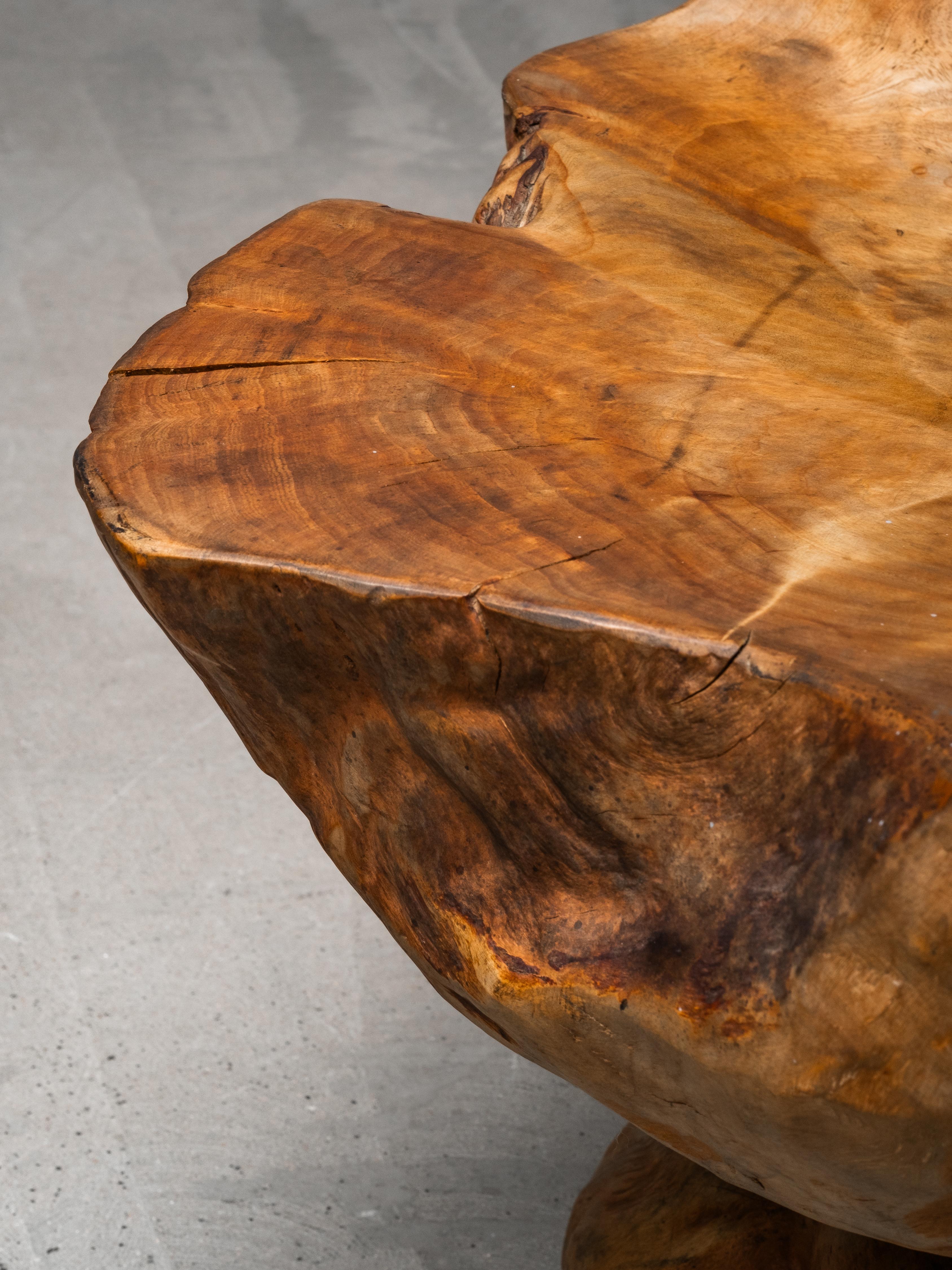 Finnischer handgefertigter Folk Art Burl Wood Stuhl, Mitte 20. (20. Jahrhundert) im Angebot