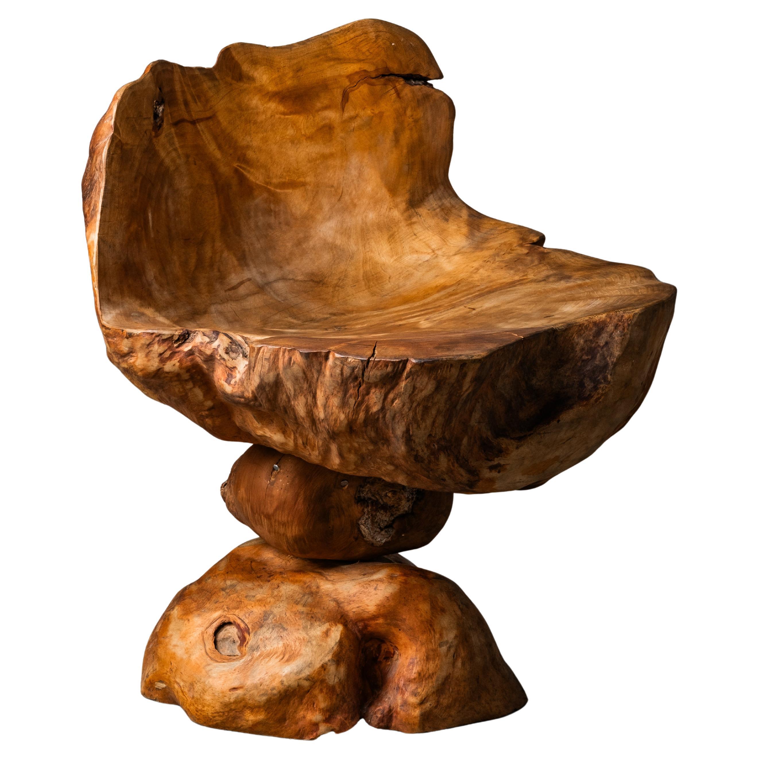 Chaise folklorique finlandaise en bois de ronce, faite à la main, milieu du 20e siècle