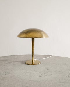 Lampe de bureau finlandaise du milieu du siècle "5061" en laiton par Paavo Tynell pour Taito, années 1940
