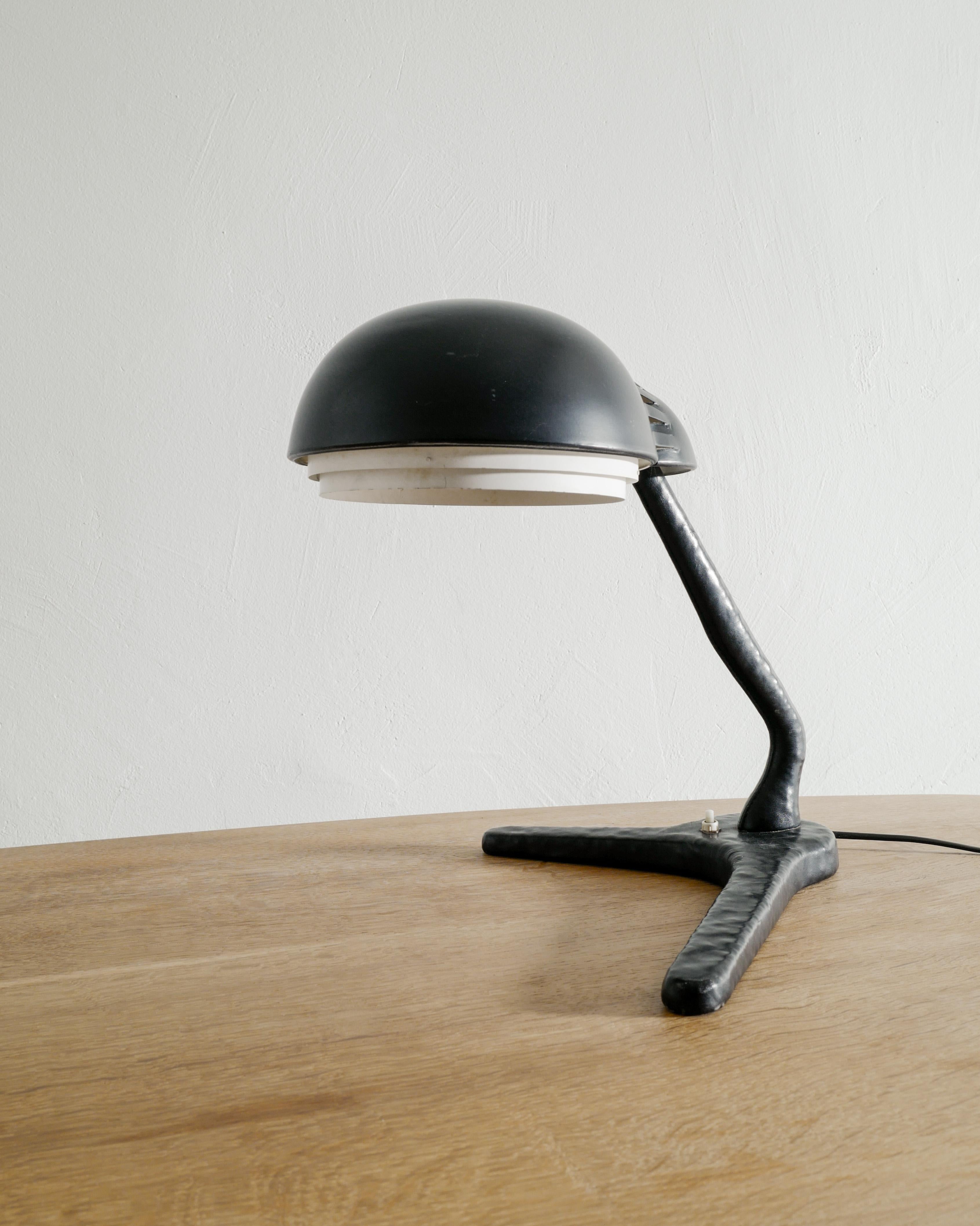 Scandinavo moderno Lampada da scrivania finlandese di metà secolo 