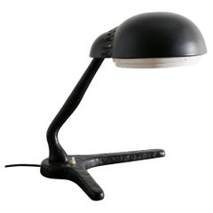 Lampada da scrivania finlandese di metà secolo "A704" in metallo e pelle di Alvar Aalto, anni '50