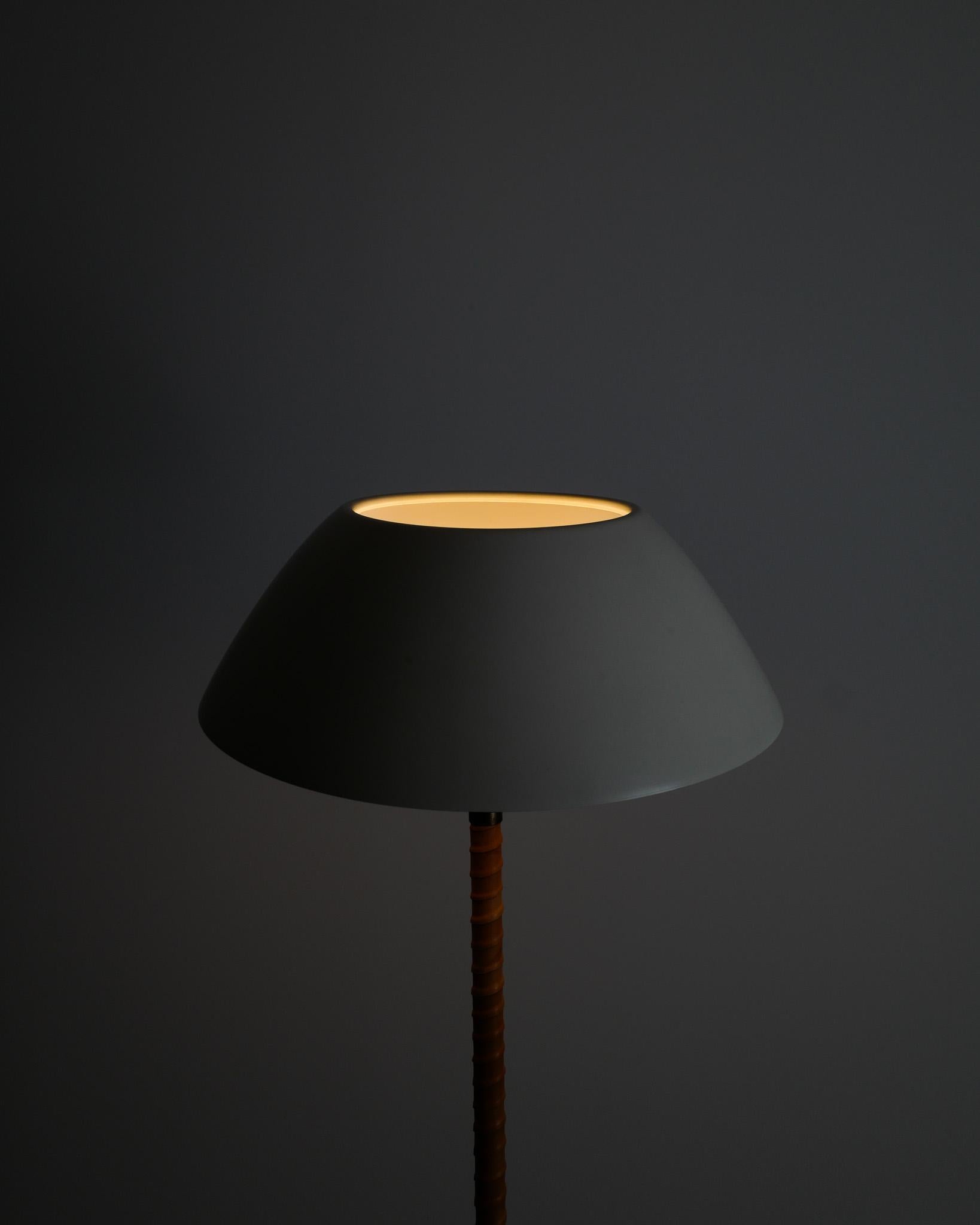 Lampe sénateur finlandaise du milieu du siècle en laiton et cuir par Lisa Johansson-Papé, 1960s en vente 1