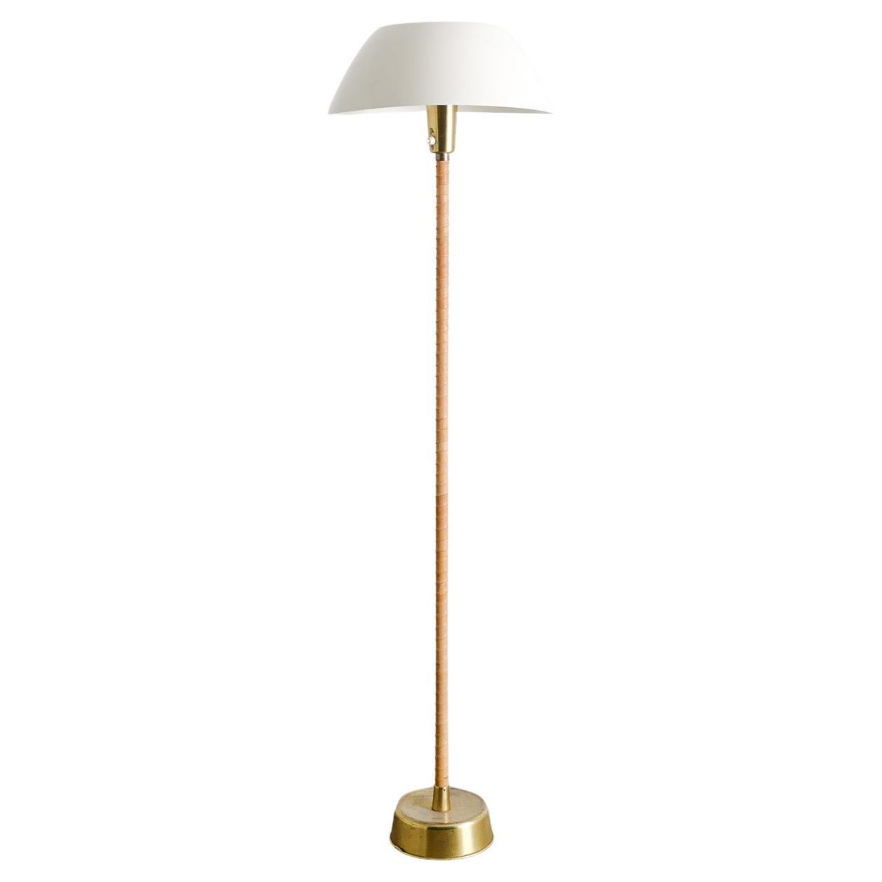 Lampe sénateur finlandaise du milieu du siècle en laiton et cuir par Lisa Johansson-Papé, 1960s en vente