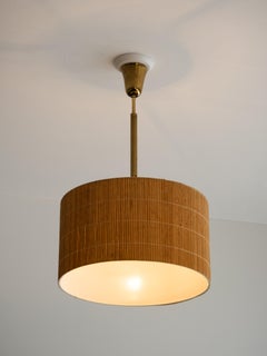 Lampada a sospensione finlandese di metà secolo in ottone con paralume a doghe di legno, anni '60