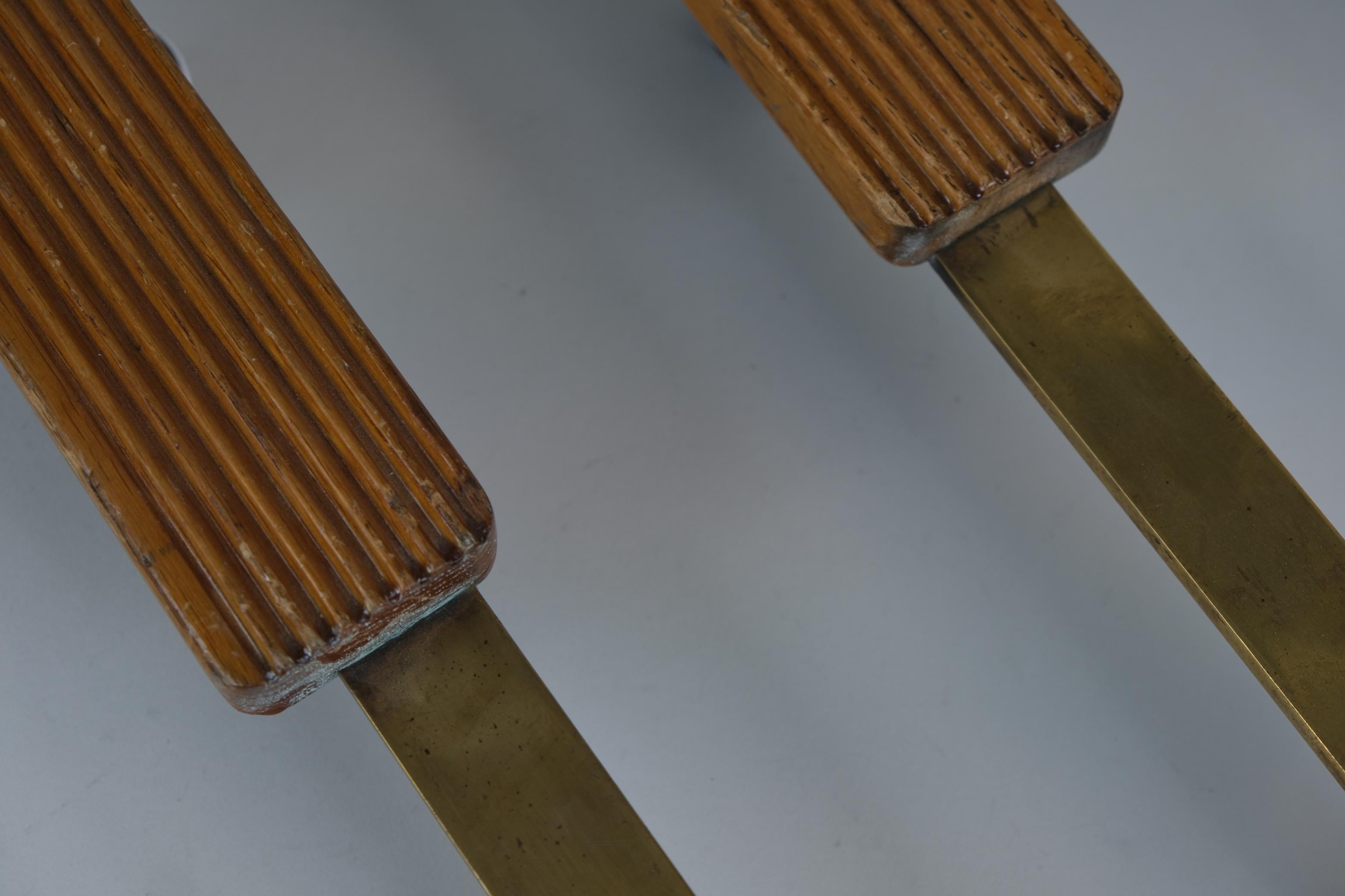 Milieu du XXe siècle Poignées de porte en laiton et Wood Wood, années 1950, design finlandais du milieu du siècle dernier en vente