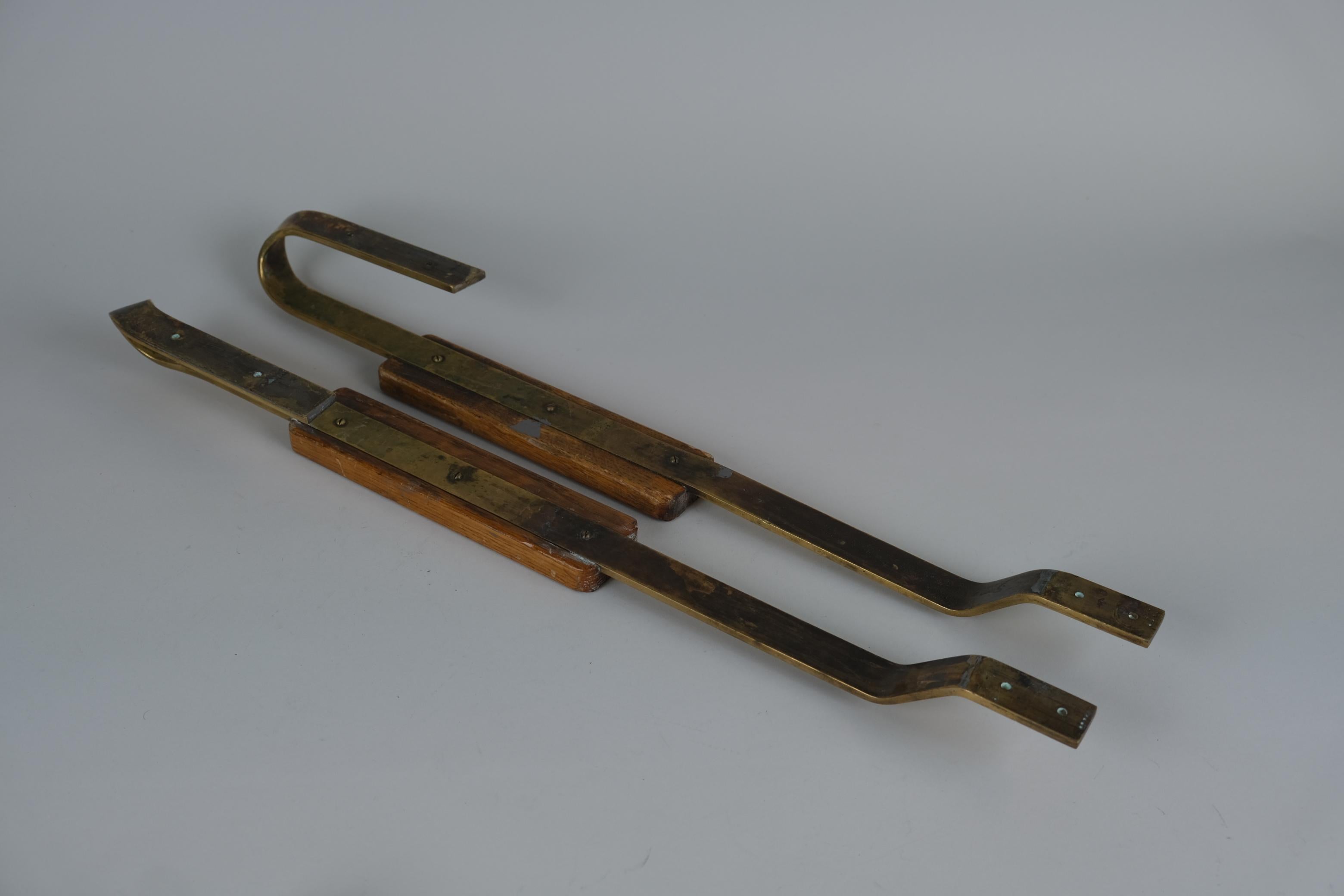 Laiton Poignées de porte en laiton et Wood Wood, années 1950, design finlandais du milieu du siècle dernier en vente