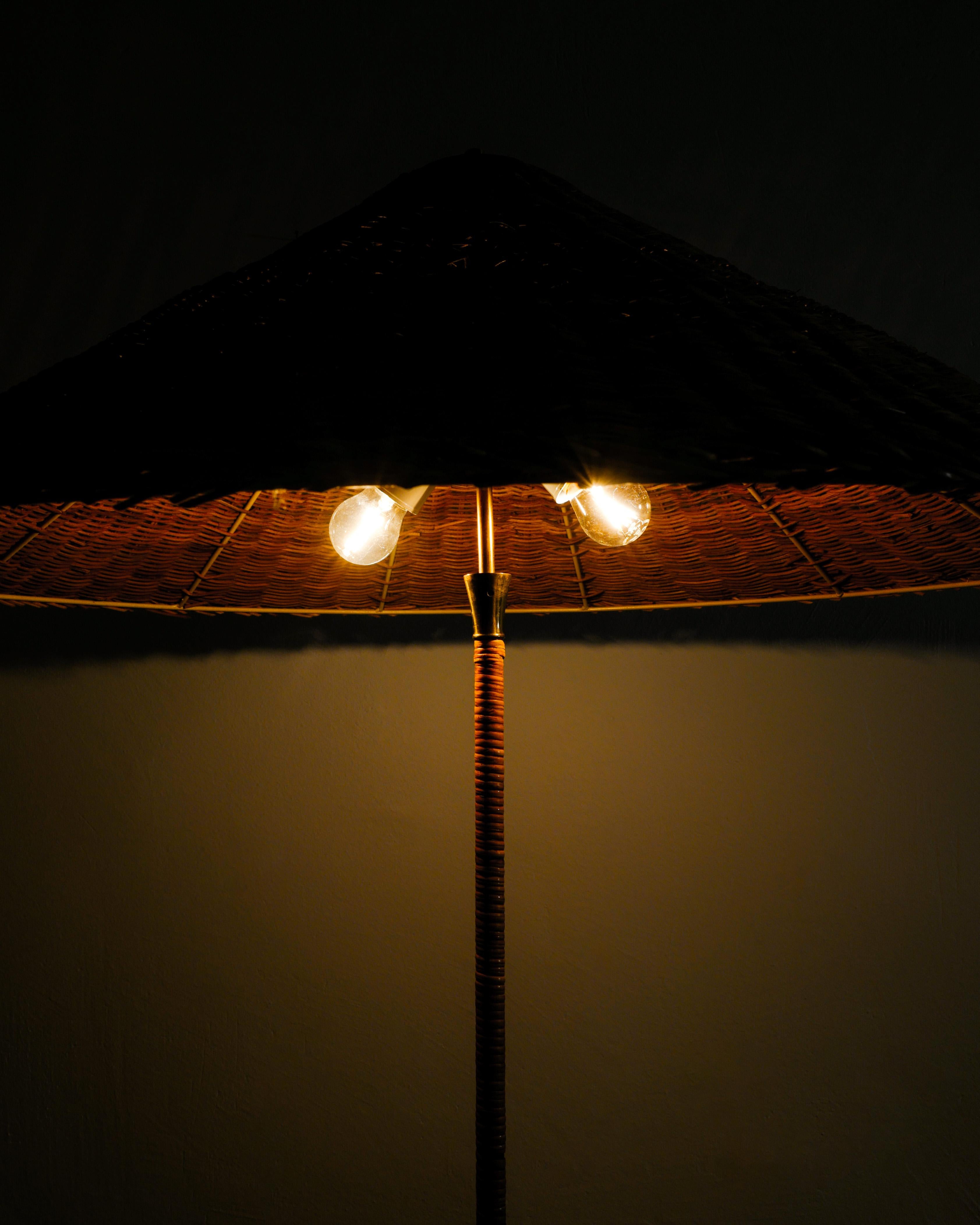 Finnische Stehlampe aus der Mitte des Jahrhunderts von Itsu im Stil von Paavo Tynell 9202, 1940er Jahre im Angebot 4