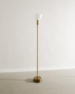 Finnische Stehlampe aus der Mitte des Jahrhunderts aus Messing und Leder von Lisa Johansson-Papé, 1950er Jahre
