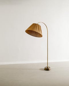 Finnish Mid Century Floor Lamp in Brass w. Pine Straw Shade Produced, 1940s