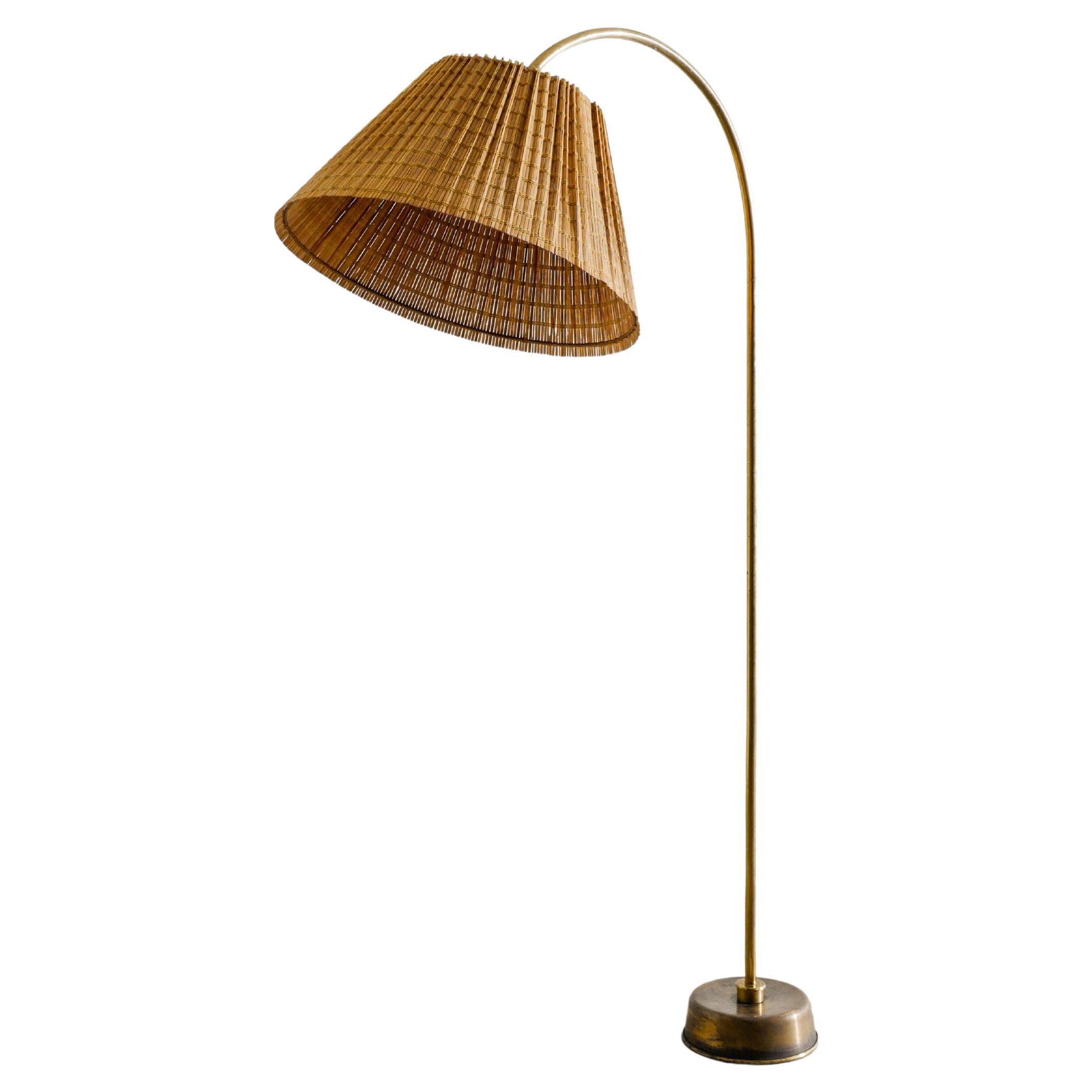 Finnish Mid Century Floor Lamp in Brass w. Pine Straw Shade Produced, 1940s
