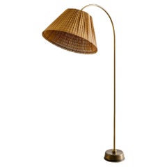 Lampadaire finlandais du milieu du siècle en laiton. Abat-jour en paille de pin Produit, années 1940
