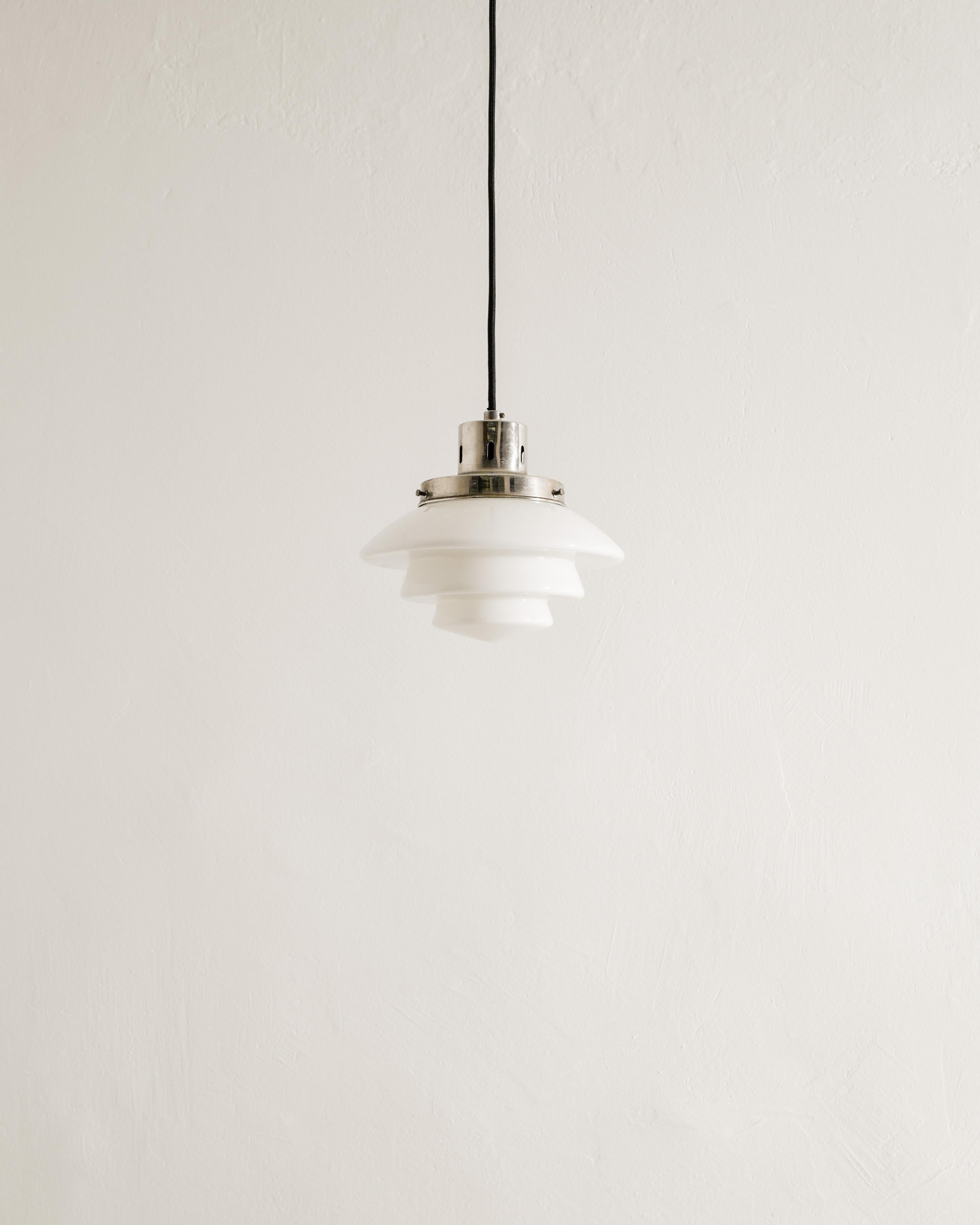 Finnish Mid Century Glass & Chrome Pendant Produced by Taito Finland, 1950s In Good Condition For Sale In Stockholm, SE