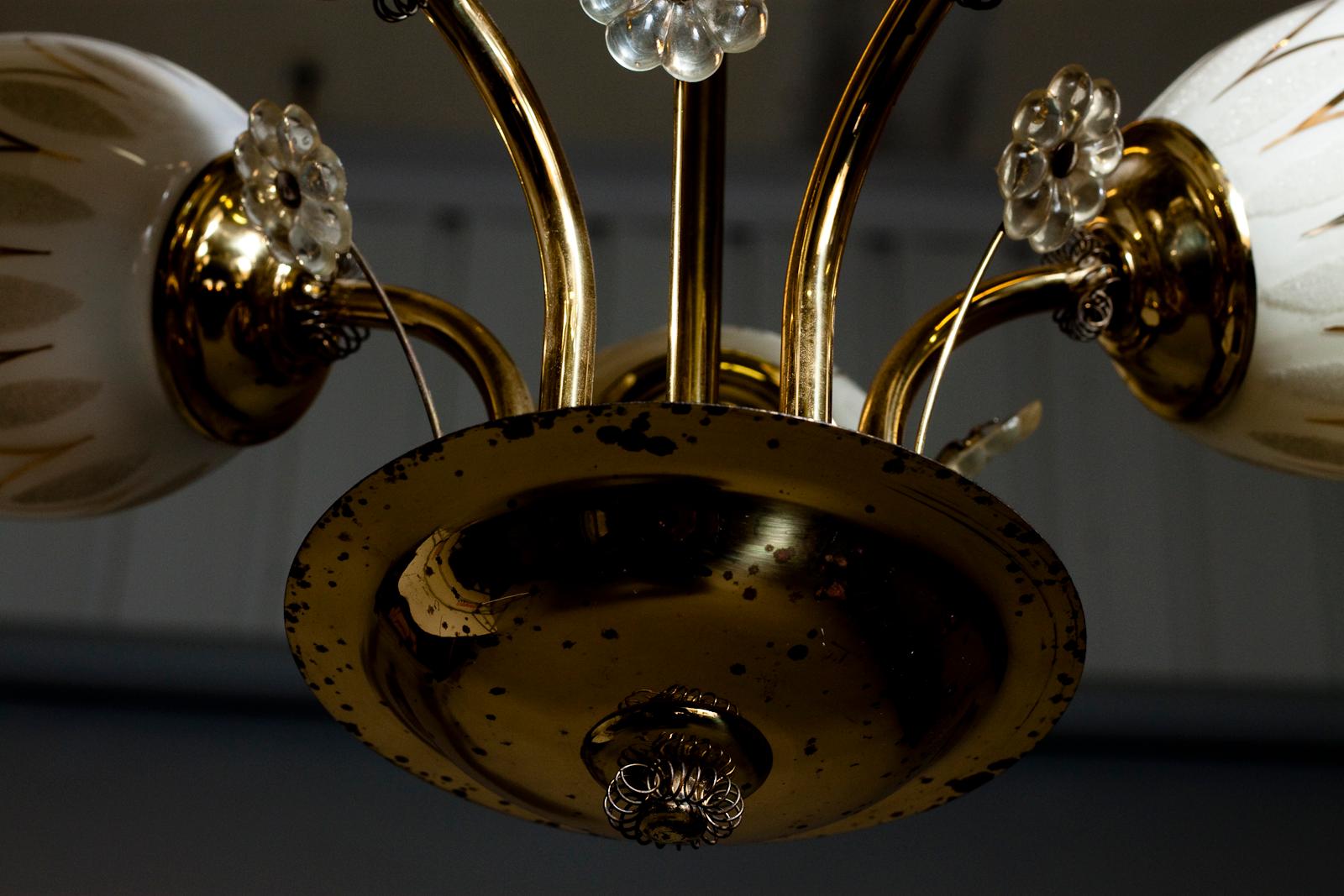 Finnish Mid-Century Modern 5-Armed Stylish Brass Chandelier For Sale 2