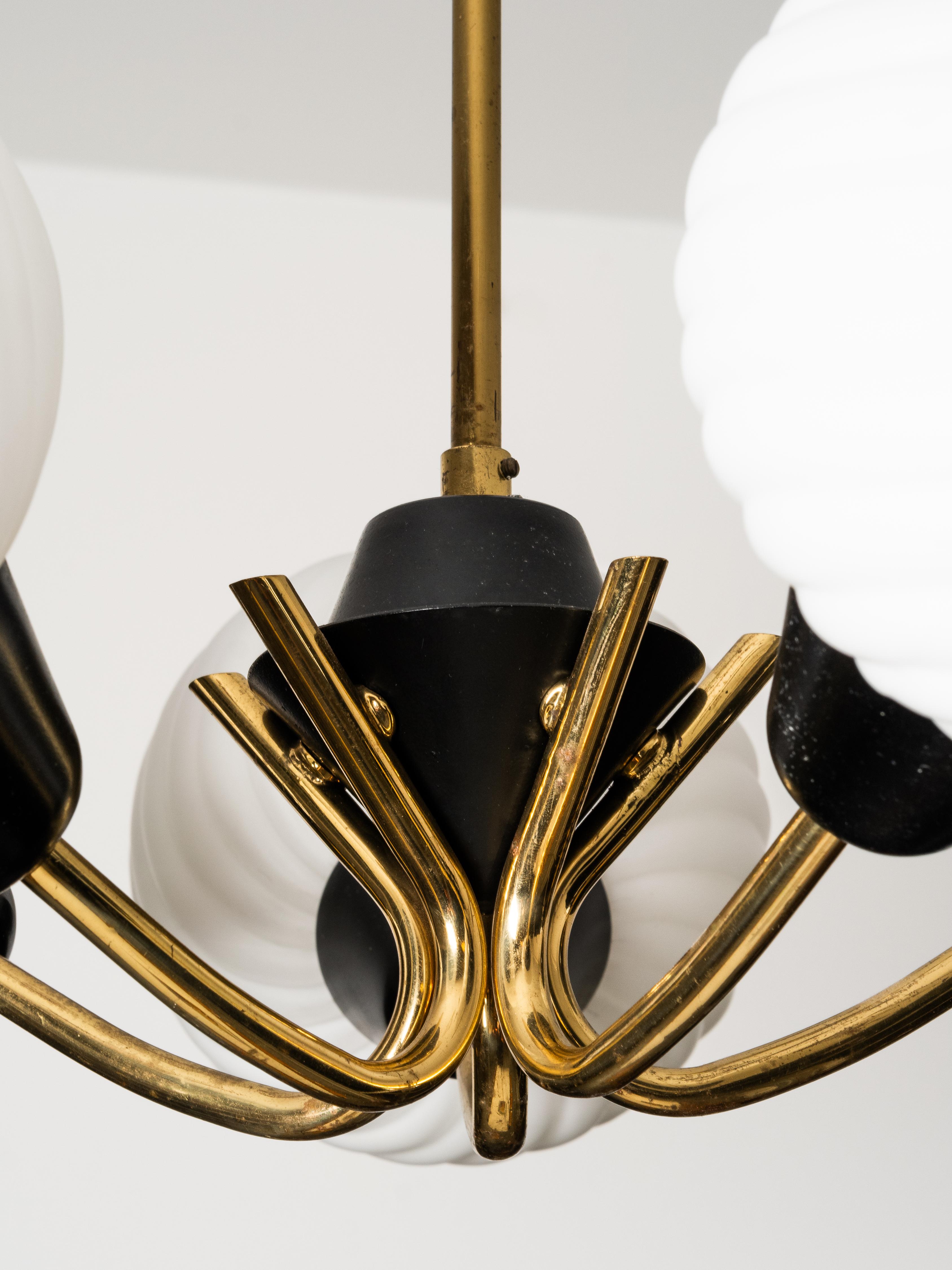 Finnish Mid-Century Modern Brass and Glass Chandelier, 1950s im Angebot 6
