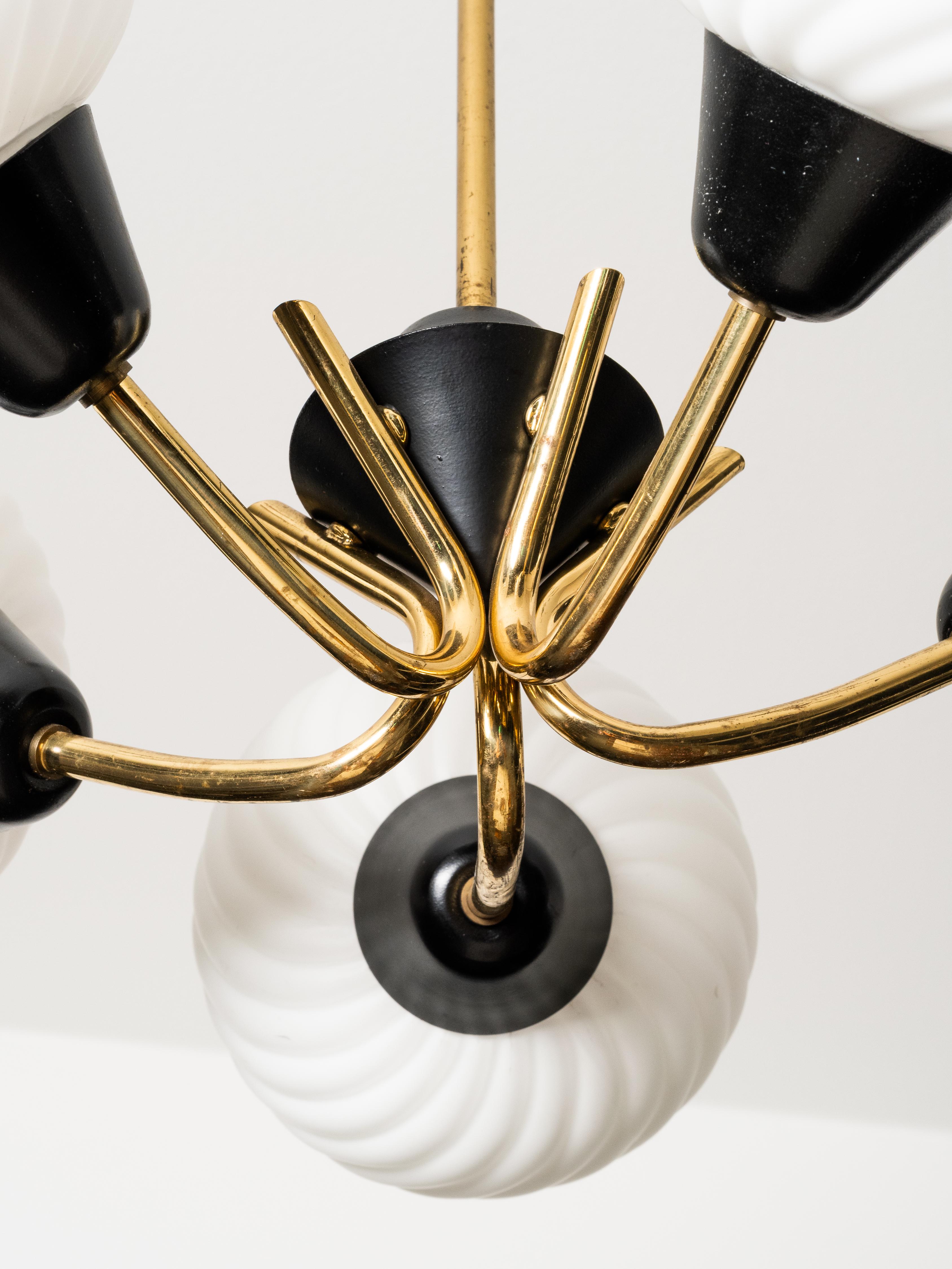 Finnish Mid-Century Modern Brass and Glass Chandelier, 1950s im Angebot 2