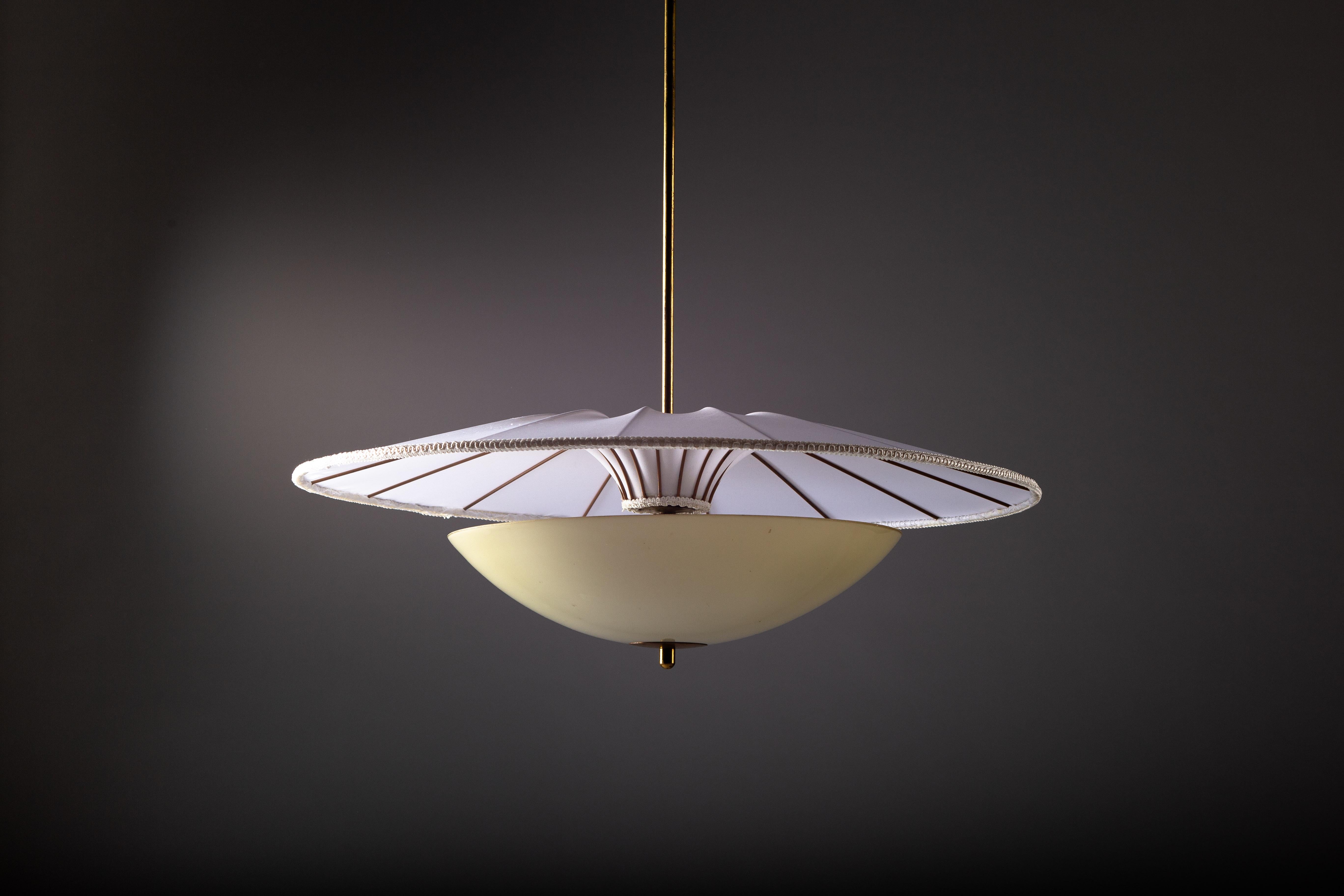 Lampada da soffitto finlandese di metà secolo moderno di Itsu in vendita 1