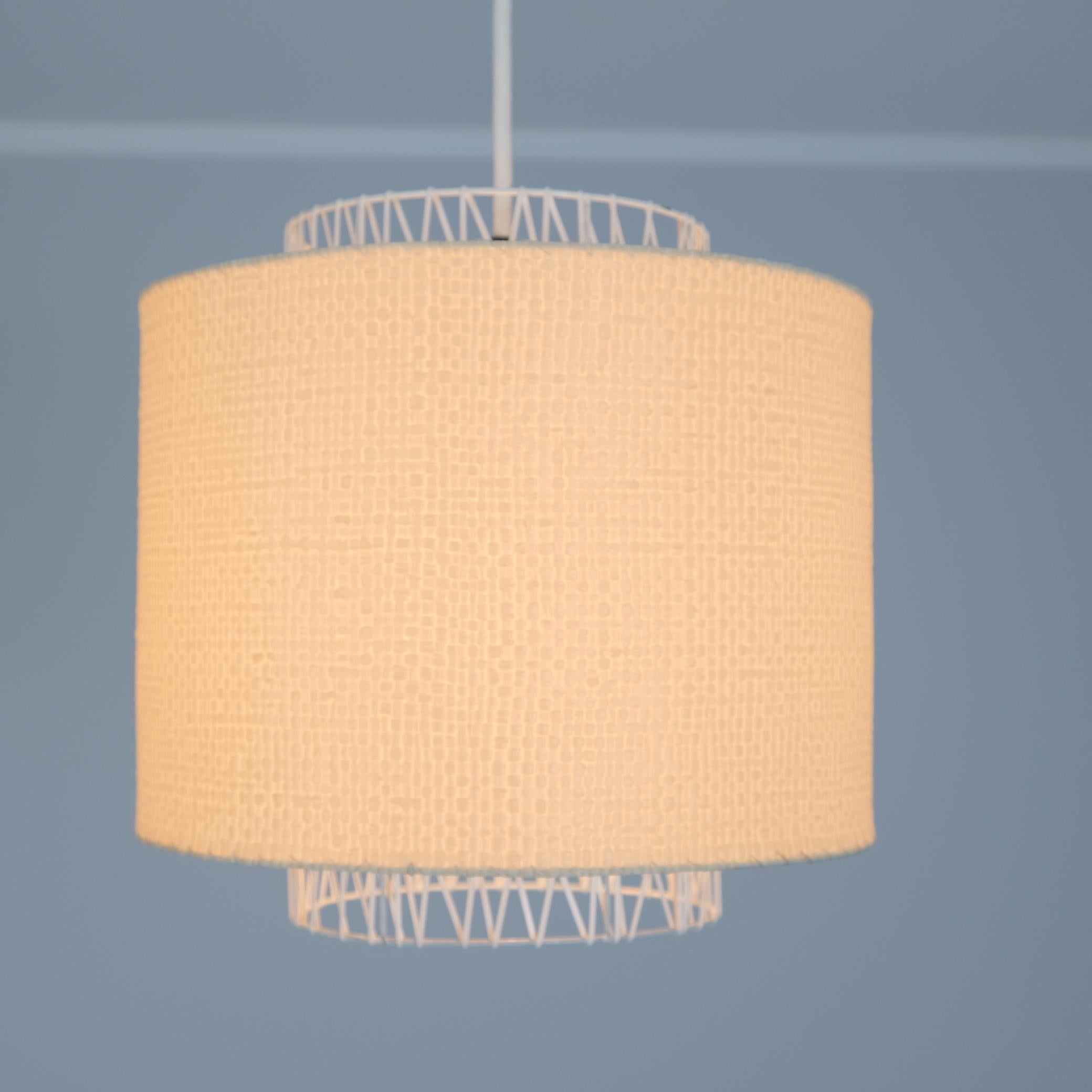 Ciondolo da soffitto finlandese di metà secolo in metallo, plastica e carta, anni '50 in vendita 5