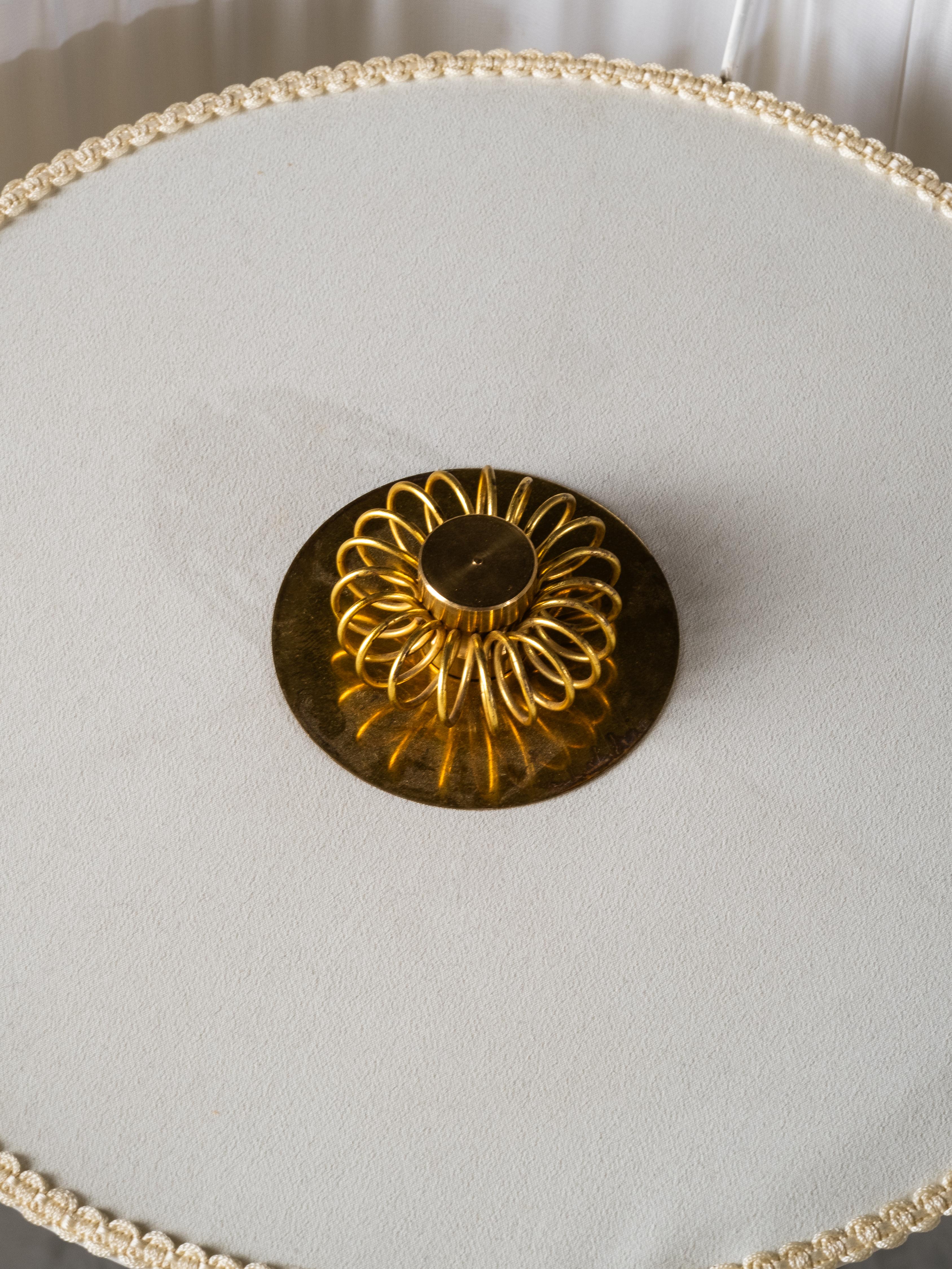 Lámpara de pie finlandesa de mediados de siglo en latón y abedul envuelto en venta 6