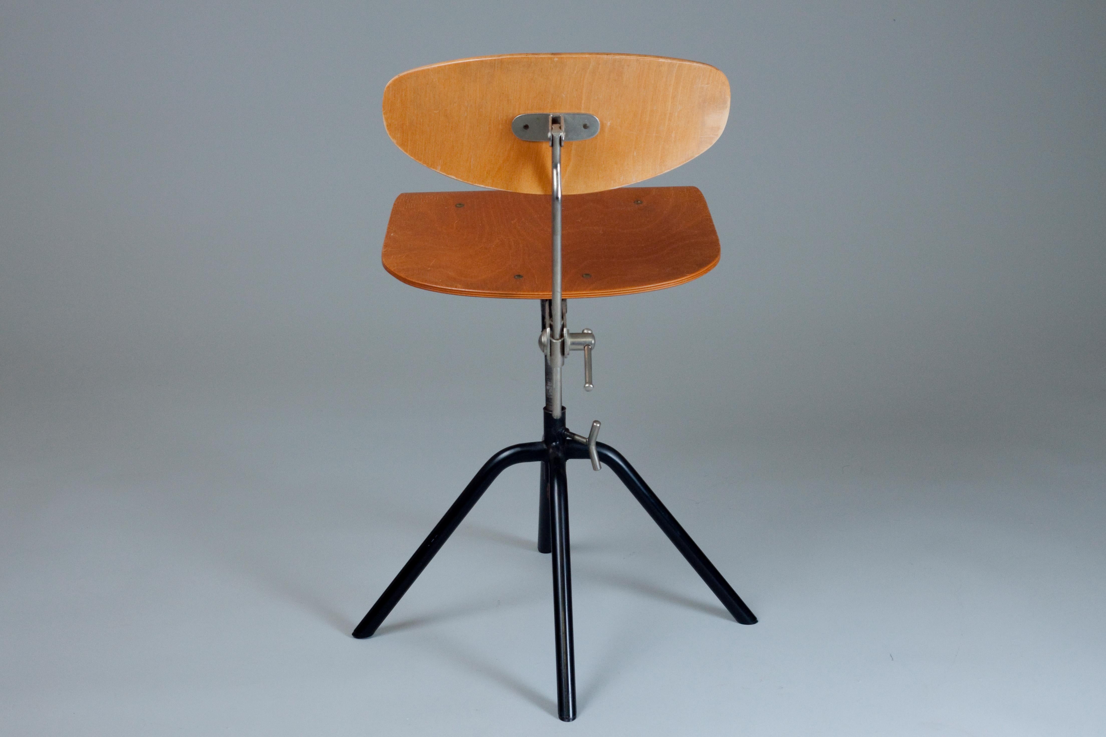 Scandinavian Modern Finnish Midcentury Office Chair by Ilmari Lappalainen for Asko For Sale