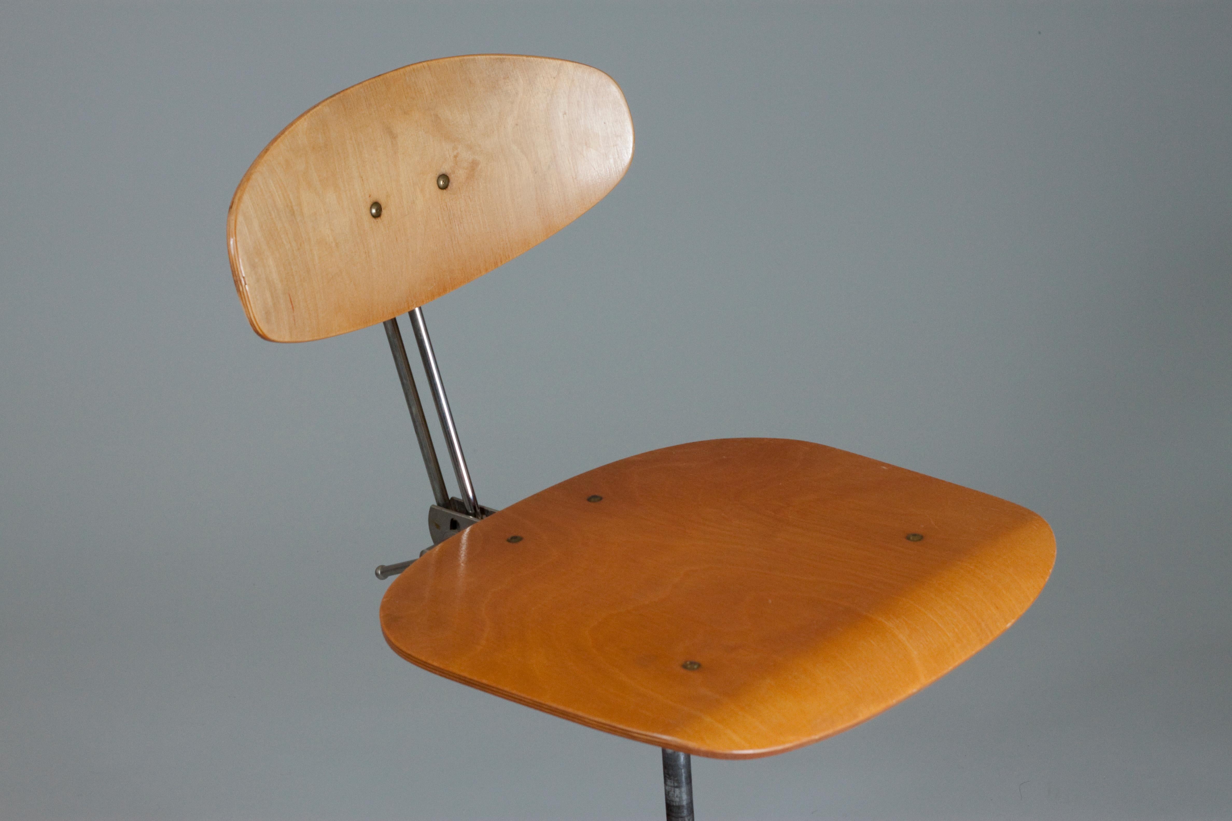 Molded Finnish Midcentury Office Chair by Ilmari Lappalainen for Asko For Sale