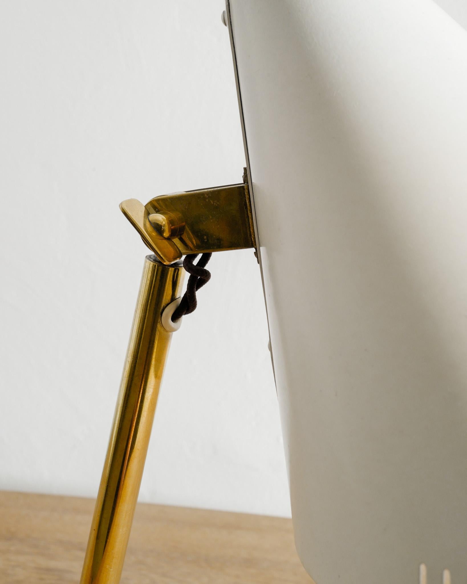 Finlandais Lampe de bureau finlandaise Paavo Tynell 9222 produite par Taito, années 1940 en vente