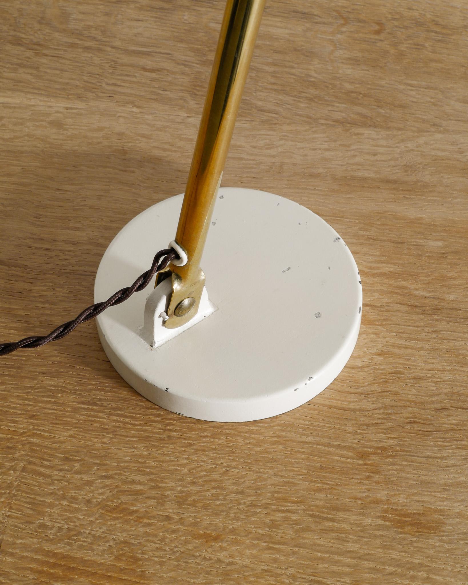 Métal Lampe de bureau finlandaise Paavo Tynell 9222 produite par Taito, années 1940 en vente
