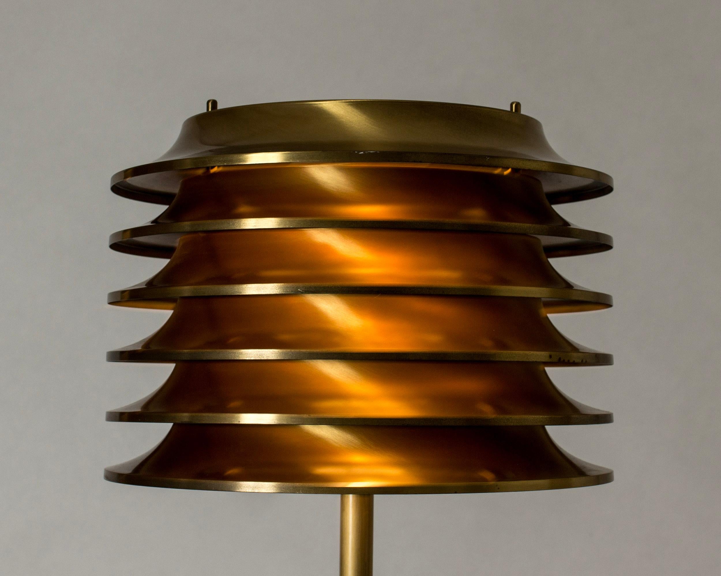 Finnish Midcentury Modern Brass Floor Lamp by Kai Ruokonen for Orno, 1970s In Good Condition For Sale In Stockholm, SE