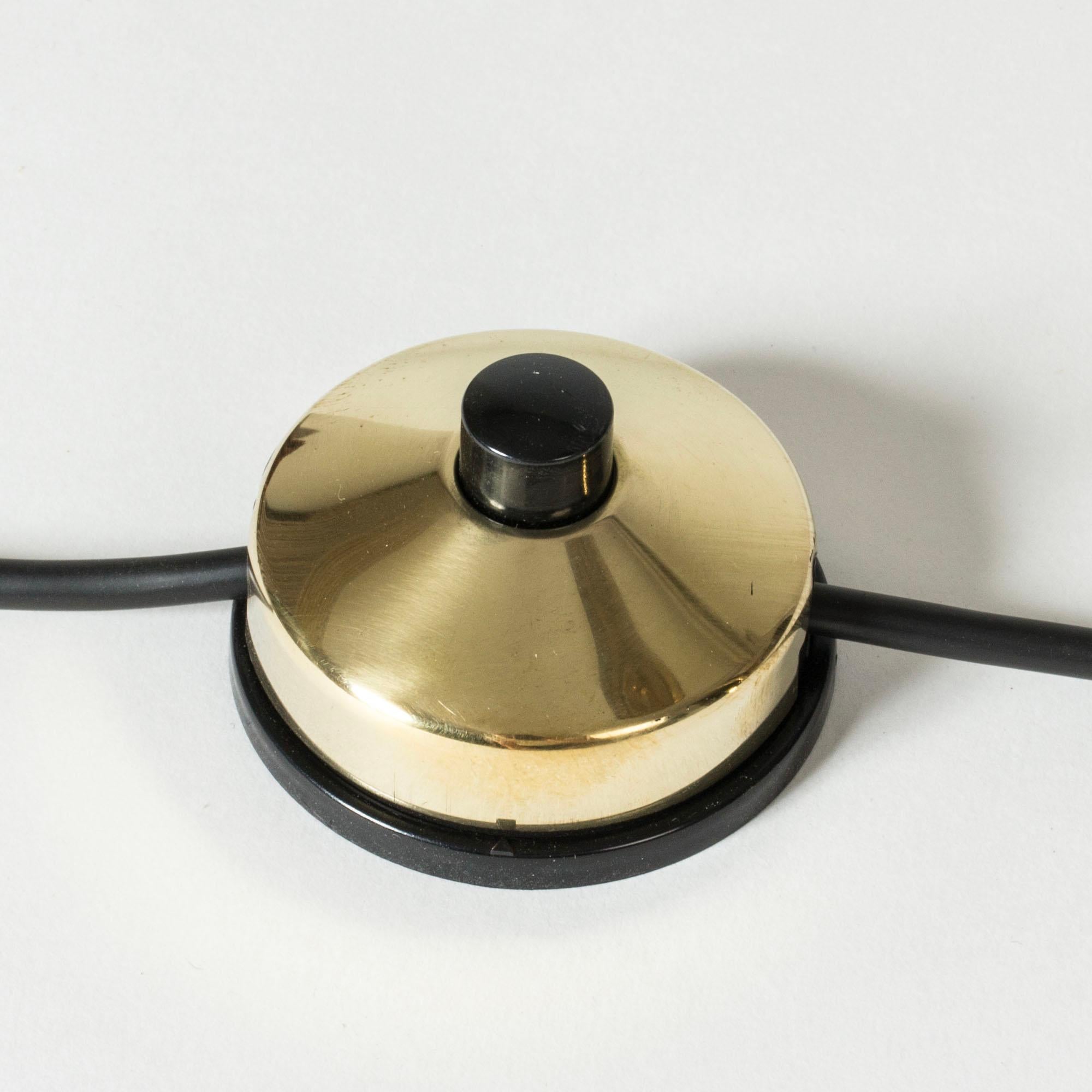 Laiton Lampadaire finlandais moderne du milieu du siècle dernier par Kai Ruokonen pour Orno, 1970 en vente