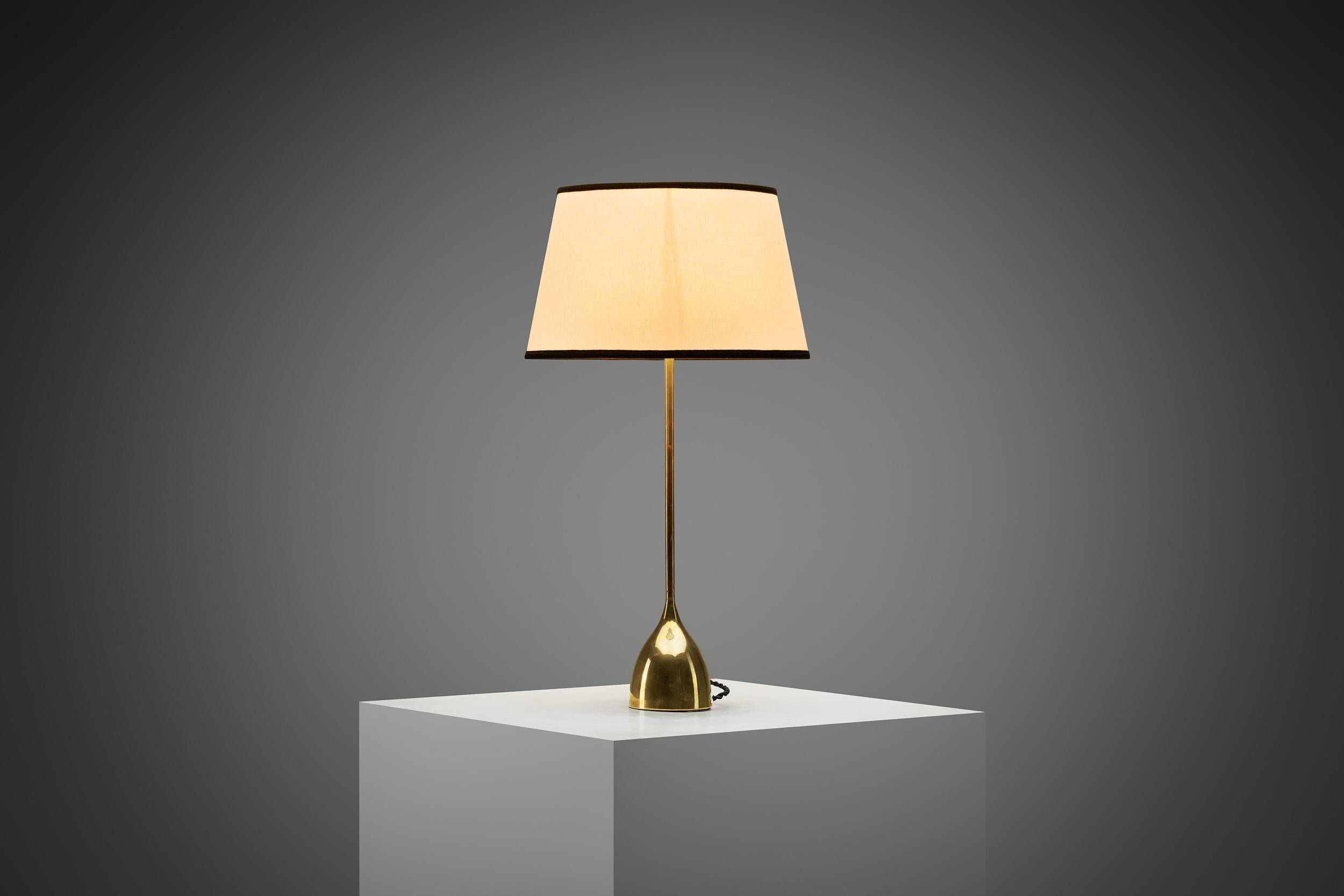 Finlandais Lampe de table en laiton The Moderns de Precenta Oy, Finlande, années 1950 en vente