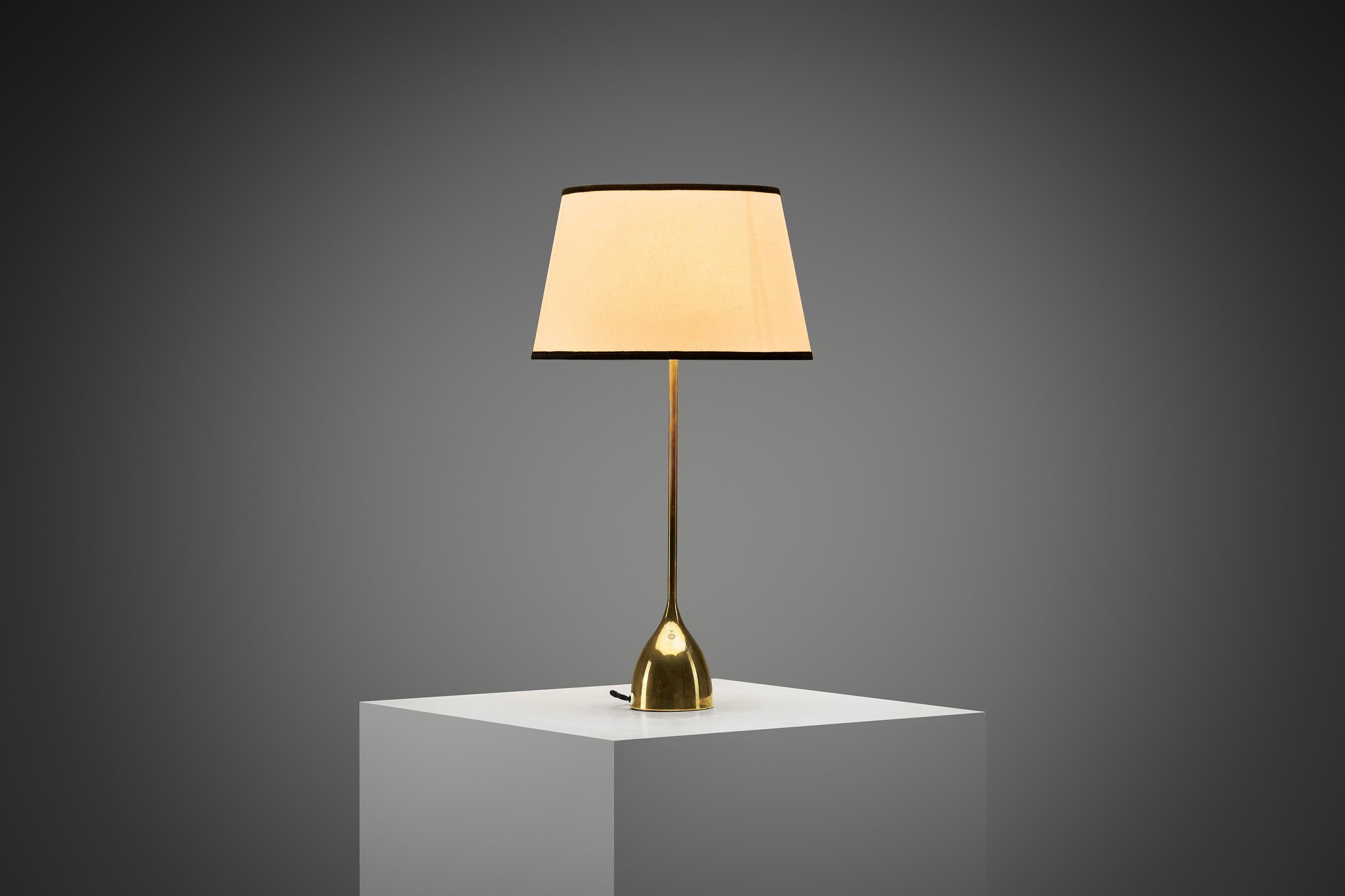 Milieu du XXe siècle Lampe de table en laiton The Moderns de Precenta Oy, Finlande, années 1950 en vente