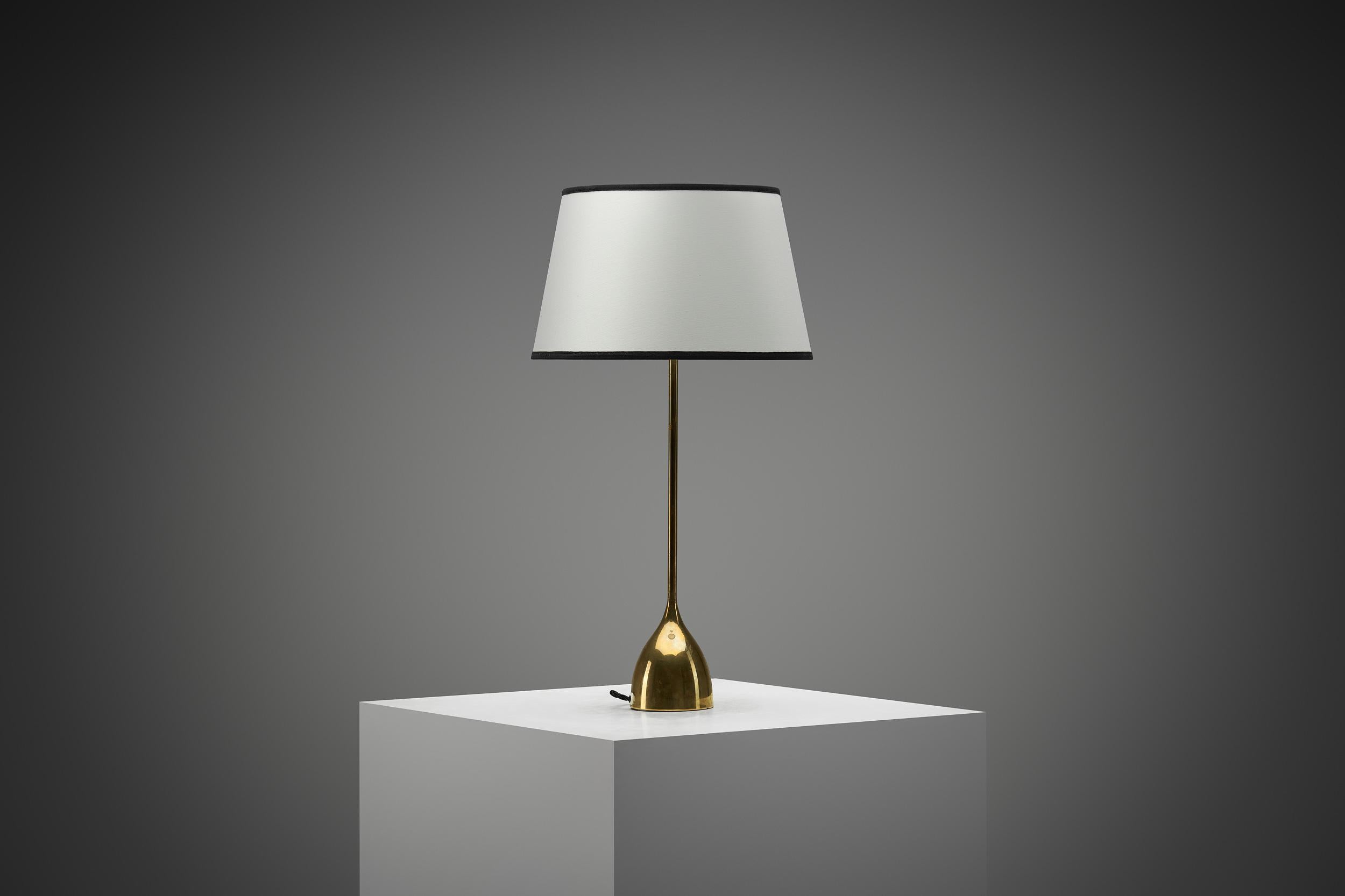 Laiton Lampe de table en laiton The Moderns de Precenta Oy, Finlande, années 1950 en vente