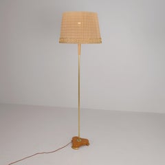 Lampadaire moderne finlandais Model No 224 en orme, laiton et rotin, Stockmann 1950s