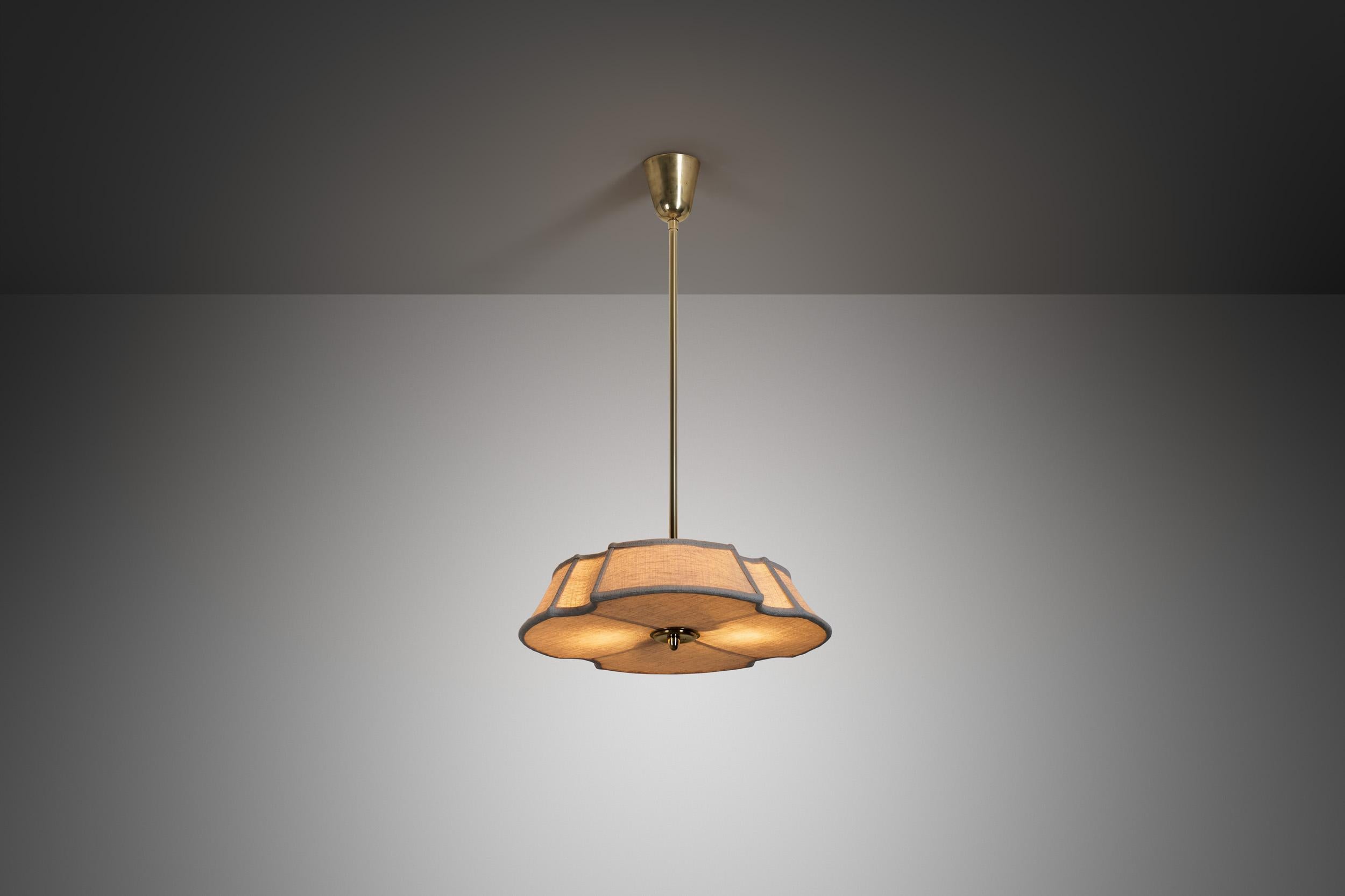 Die finnische Beleuchtungskultur hat sich parallel zum allgemeinen nordischen Designansatz entwickelt und legt Wert auf Weichheit, Wärme und ein intuitives Verständnis dafür, wie Licht den Raum während der langen, dunklen Jahreszeiten formt.