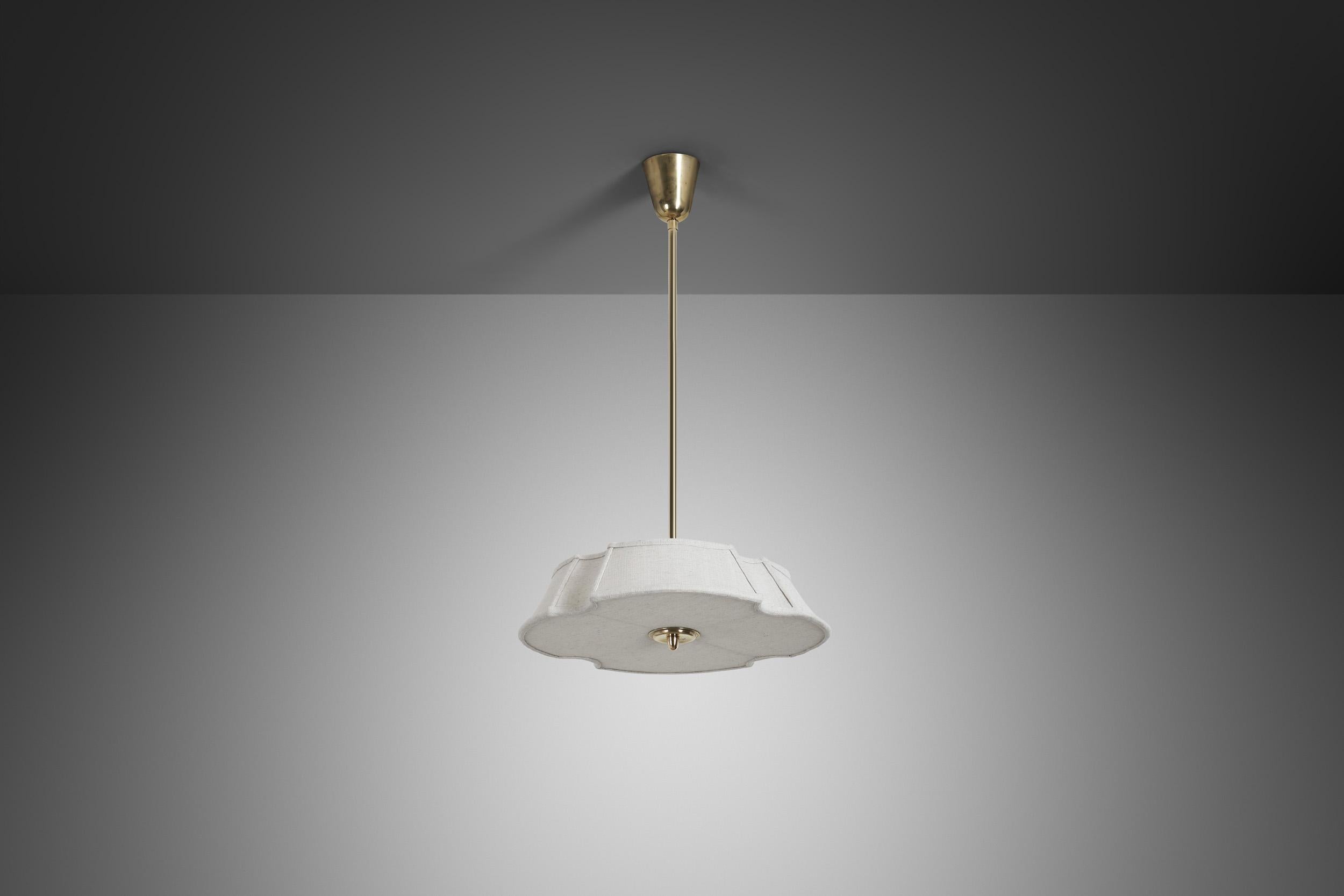 Finnische moderne Hängelampe von Pohjoismainen Sähkö Oy, Finnland Mitte des 20. (Moderne der Mitte des Jahrhunderts) im Angebot