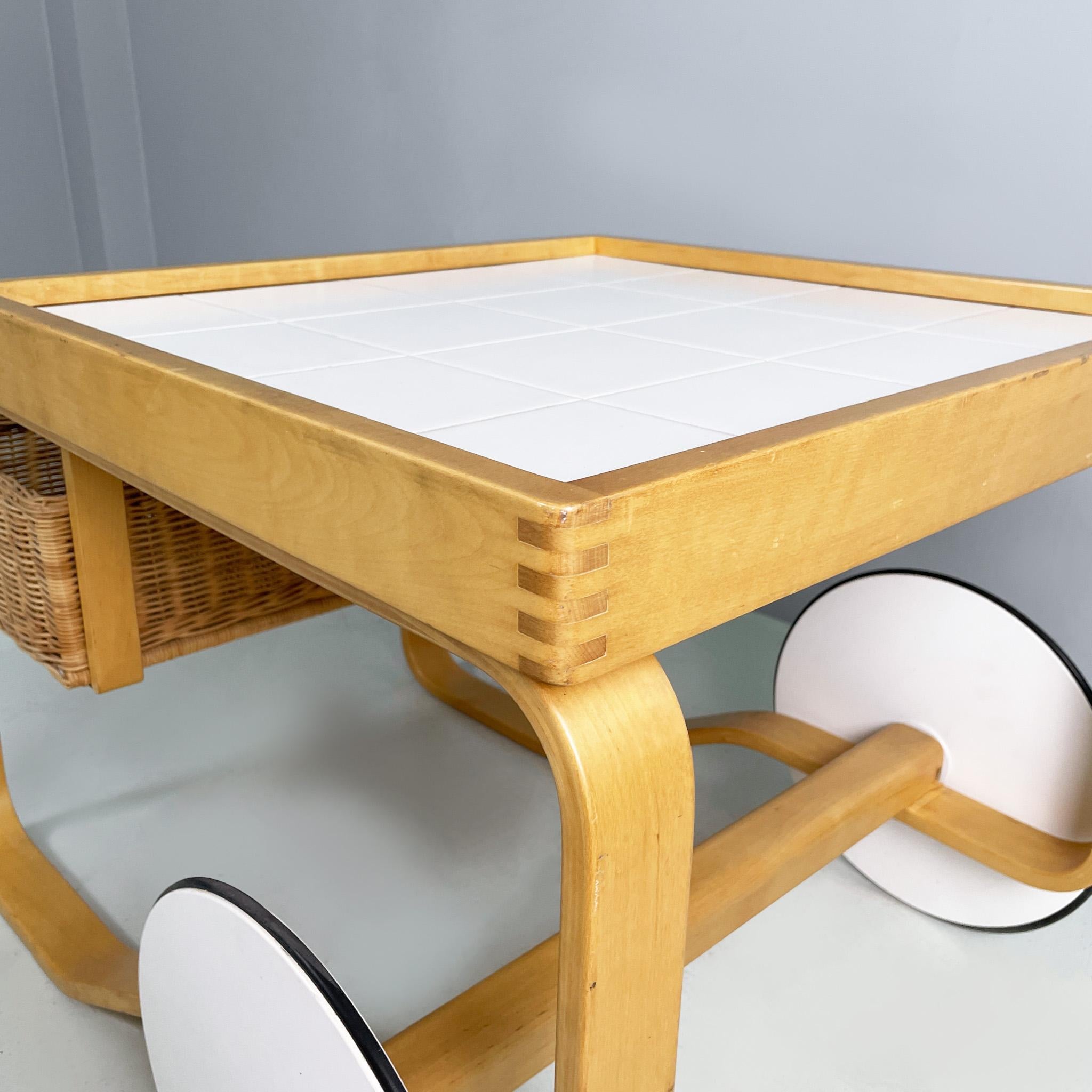 Finnish modern wood, wicker Cart Tea Trolley 900 by Alvar AAlto for Artek, 1970s For Sale 3