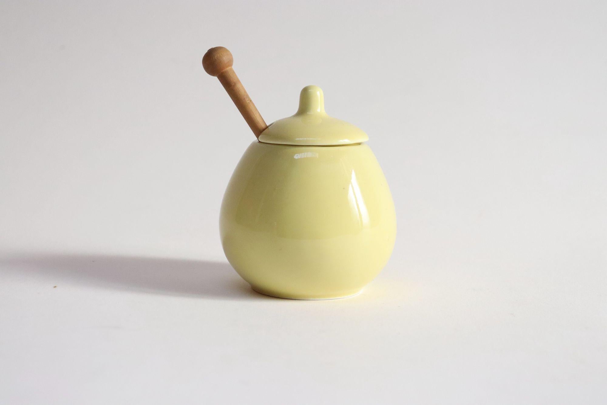 Scandinave moderne Pot à moutarde / pot à miel moderne finlandais en céramique jaune par Kaj Franck pour Arabia en vente