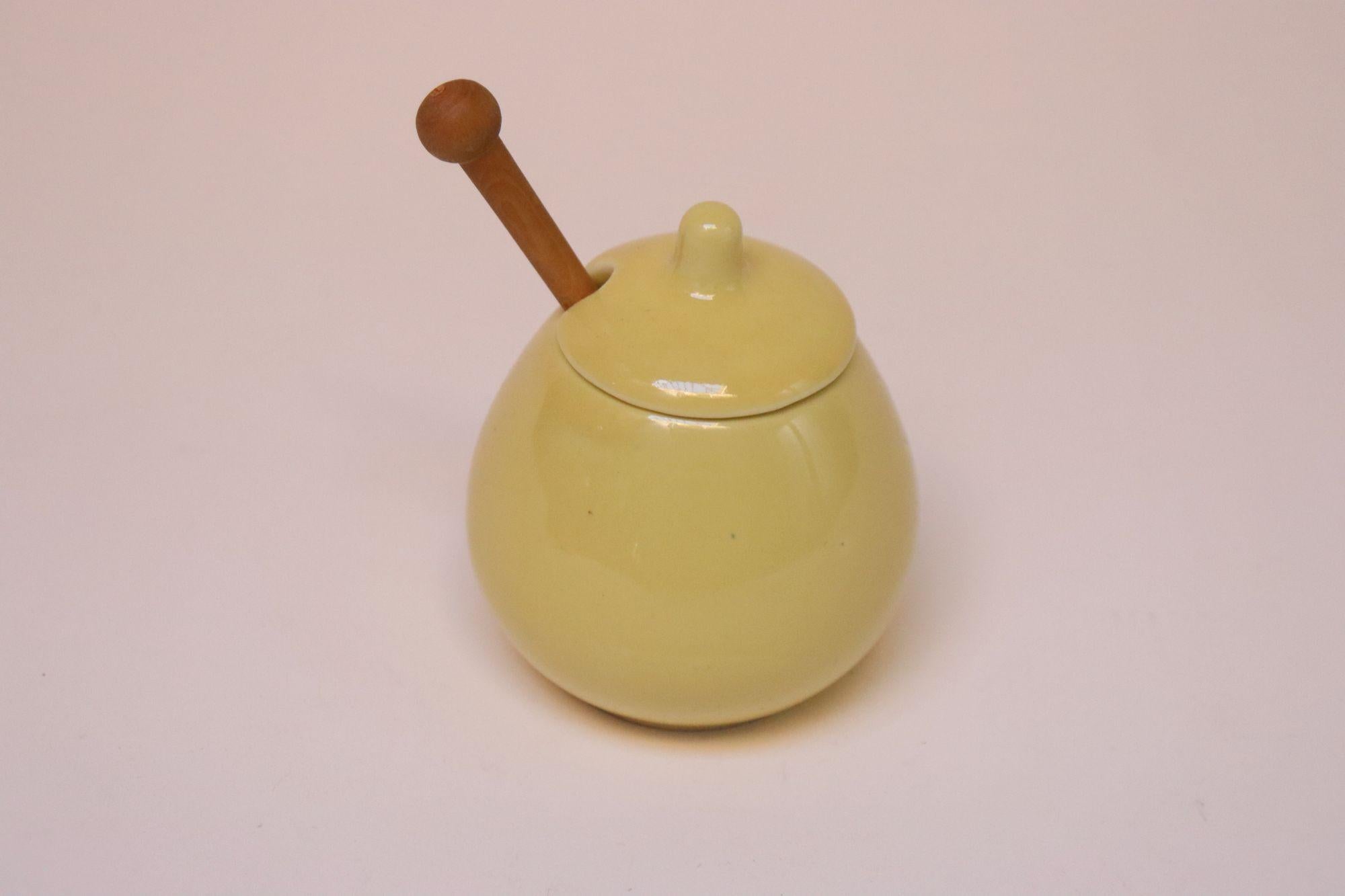 Finlandais Pot à moutarde / pot à miel moderne finlandais en céramique jaune par Kaj Franck pour Arabia en vente