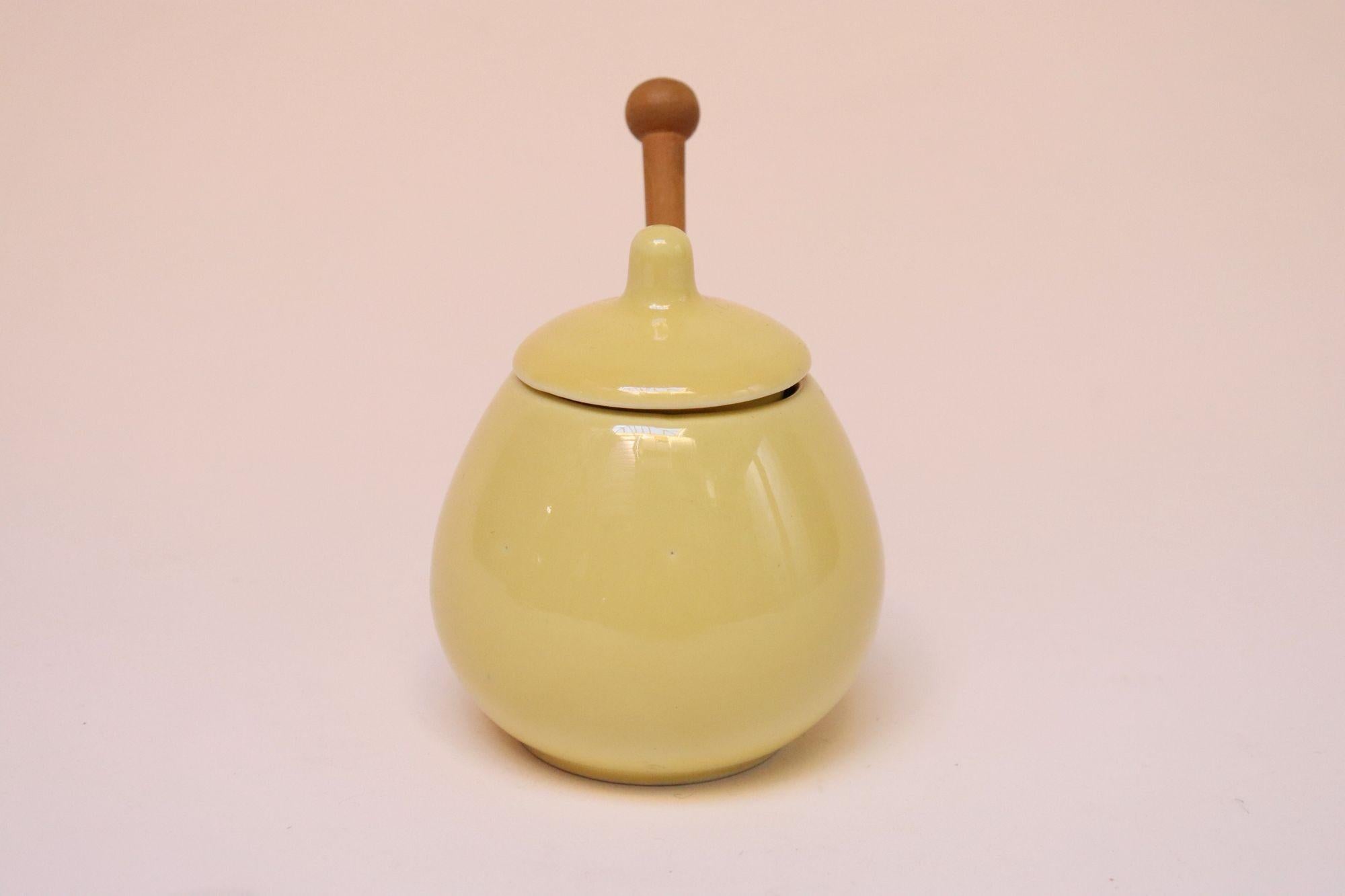 Pot à moutarde / pot à miel moderne finlandais en céramique jaune par Kaj Franck pour Arabia Bon état - En vente à Brooklyn, NY