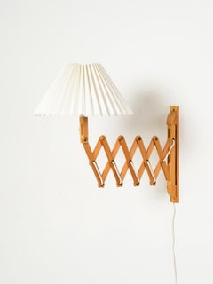 Lámpara de pared de tijera de madera de pino finlandés, años 60
