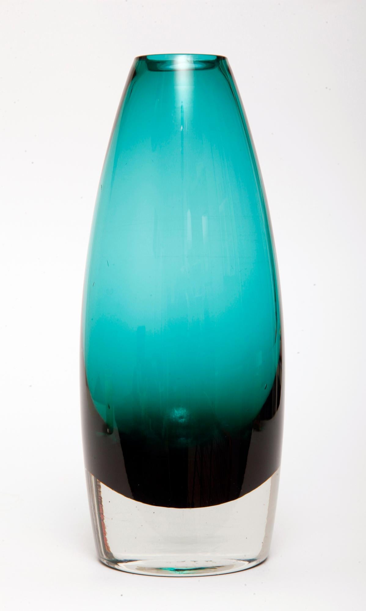 Finnish Riihimaki Turquoise Art Glass Vase Riihi by Tamara Aladin, 1960s In Good Condition For Sale In Warsaw, PL