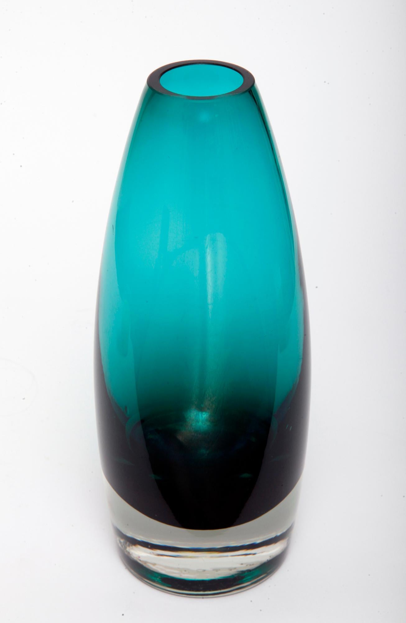 Finnish Riihimaki Turquoise Art Glass Vase Riihi by Tamara Aladin, 1960s For Sale 1