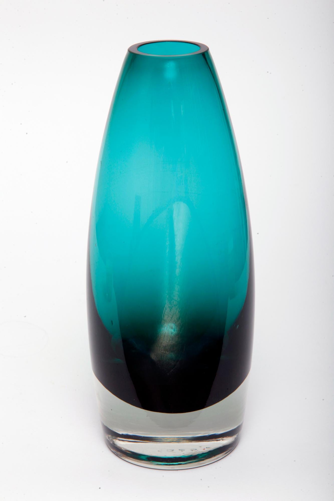 Finnish Riihimaki Turquoise Art Glass Vase Riihi by Tamara Aladin, 1960s For Sale 2