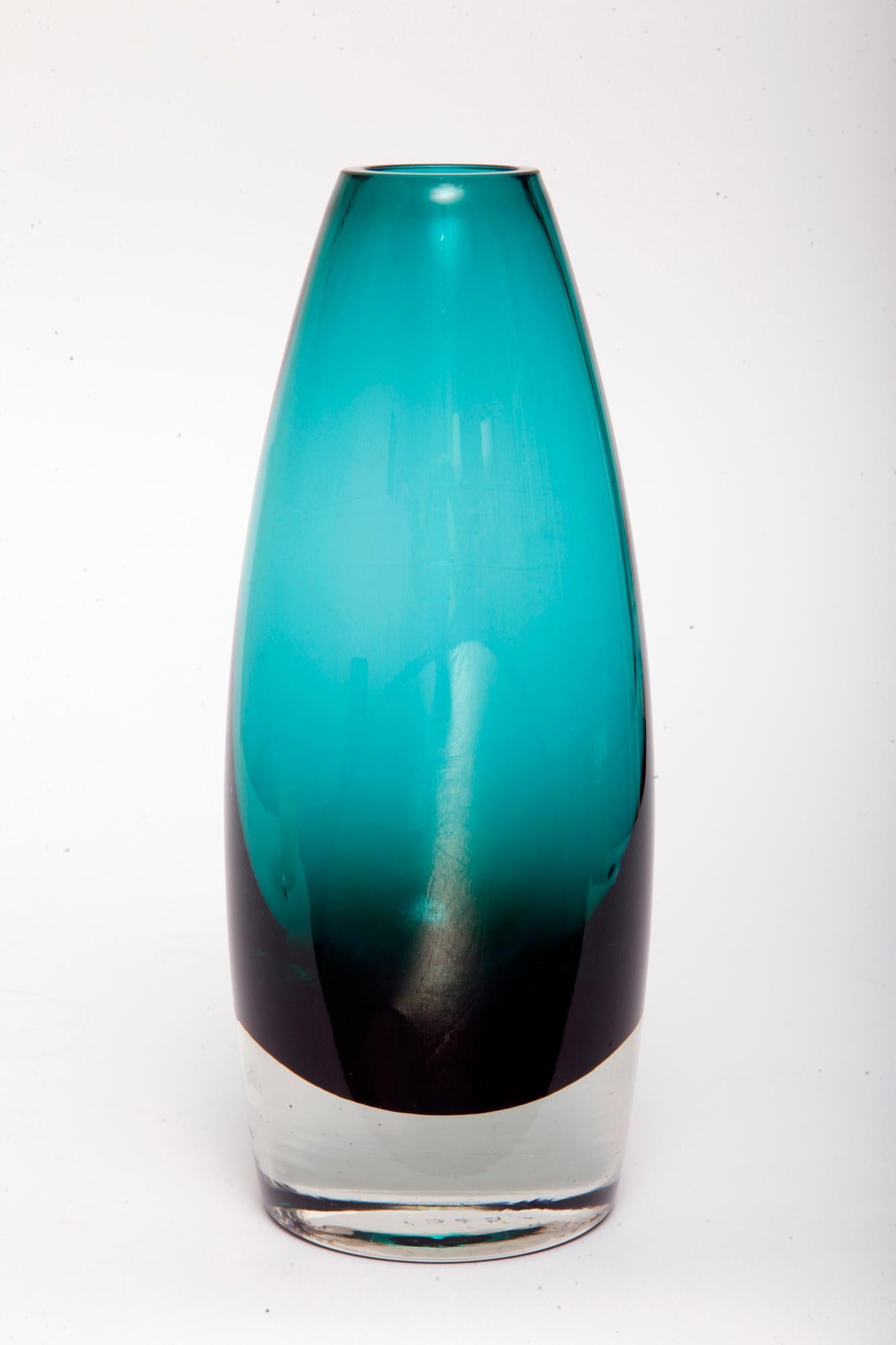 Finnish Riihimaki Turquoise Art Glass Vase Riihi by Tamara Aladin, 1960s For Sale 3