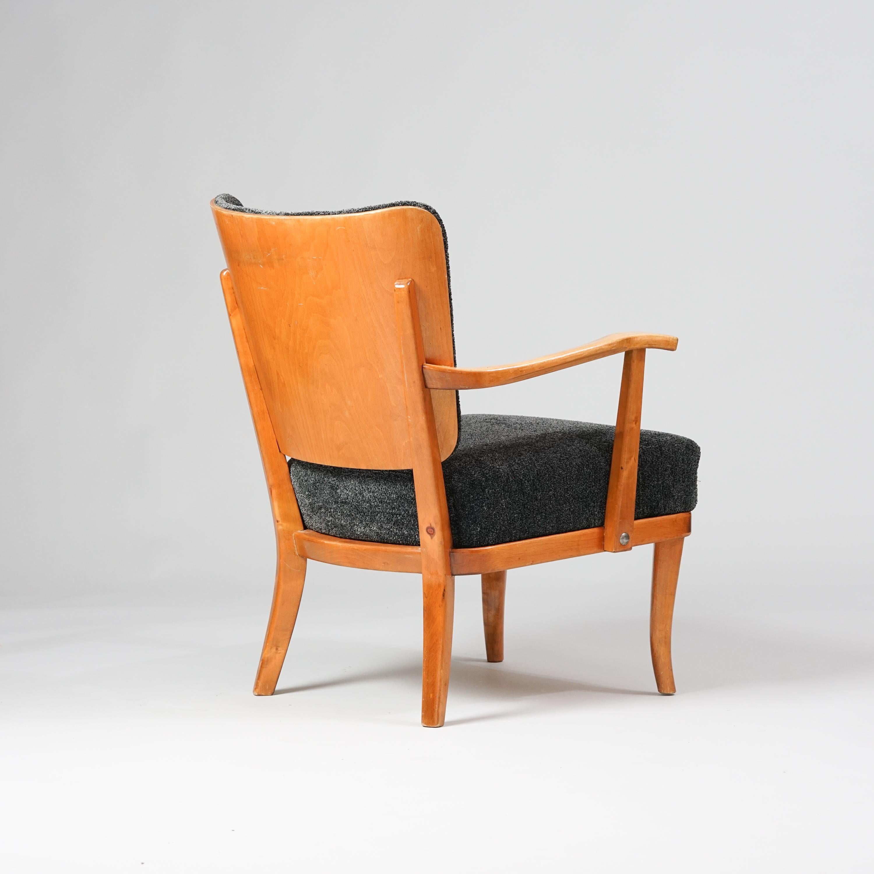 This elegant armchair was designed by Einari Kyöstilä in the 1940s or 1950s. It is made of birch and birch plywood, and it has been reupholstered with a quality fabric. The armchair is in good vintage condition, with some minor patina and wear