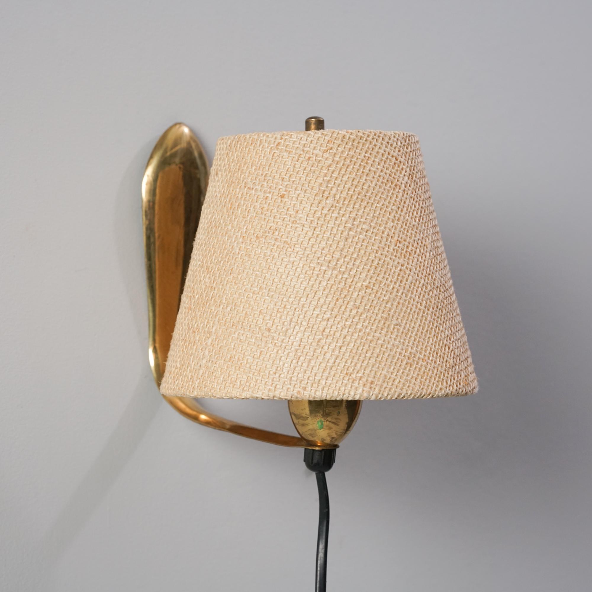 Finnish Scandinavian Modern Wall Light, 1950s In Good Condition For Sale In Helsinki, Uusimaa