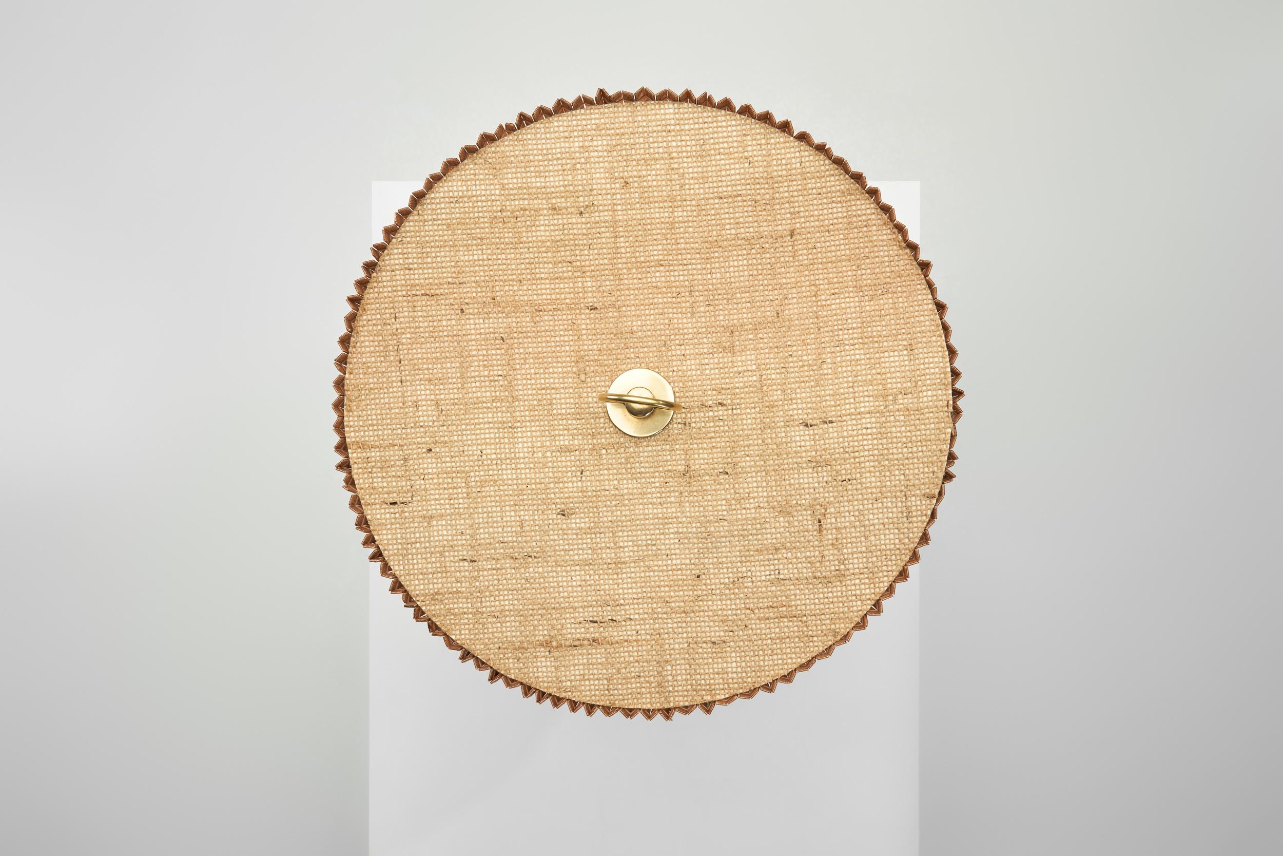 Lámpara de mesa finlandesa de latón de seis brazos con pantalla de álamo, Finlandia Mediados del siglo XX en venta 3