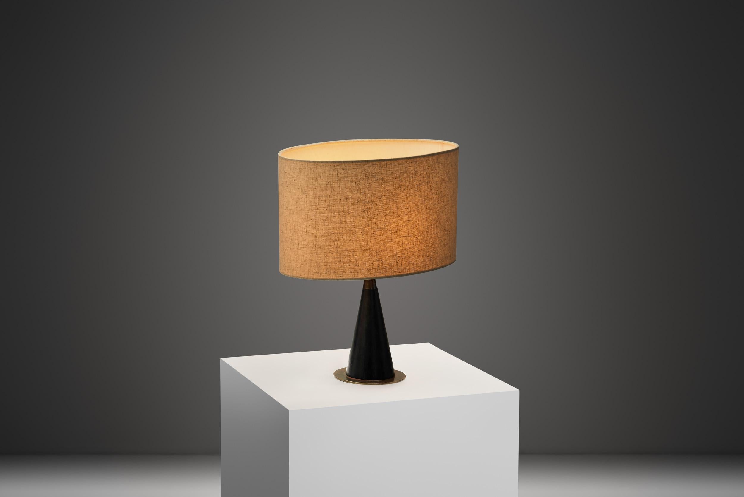 Finnish Table Lamp by Maria Lindeman, Finland Mid-20th Century In Good Condition For Sale In Utrecht, NL
