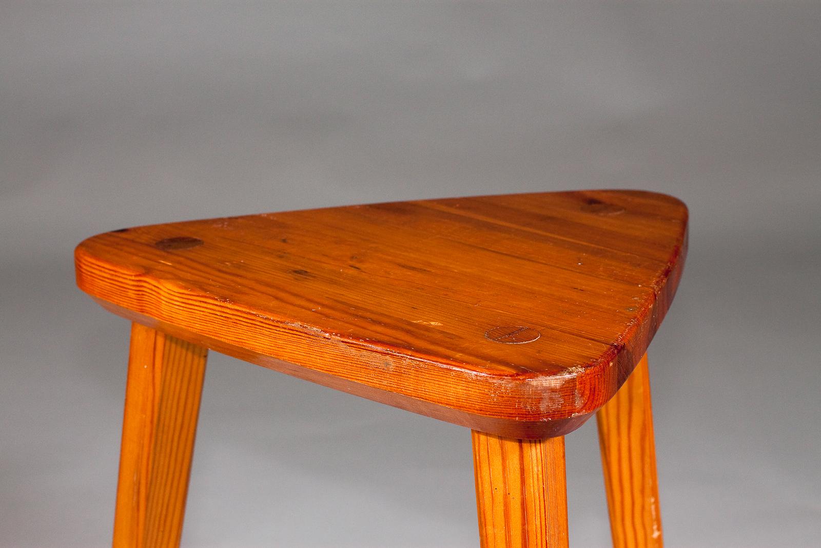 Pine Finnish triangular pine wood stool, c. 1950's For Sale