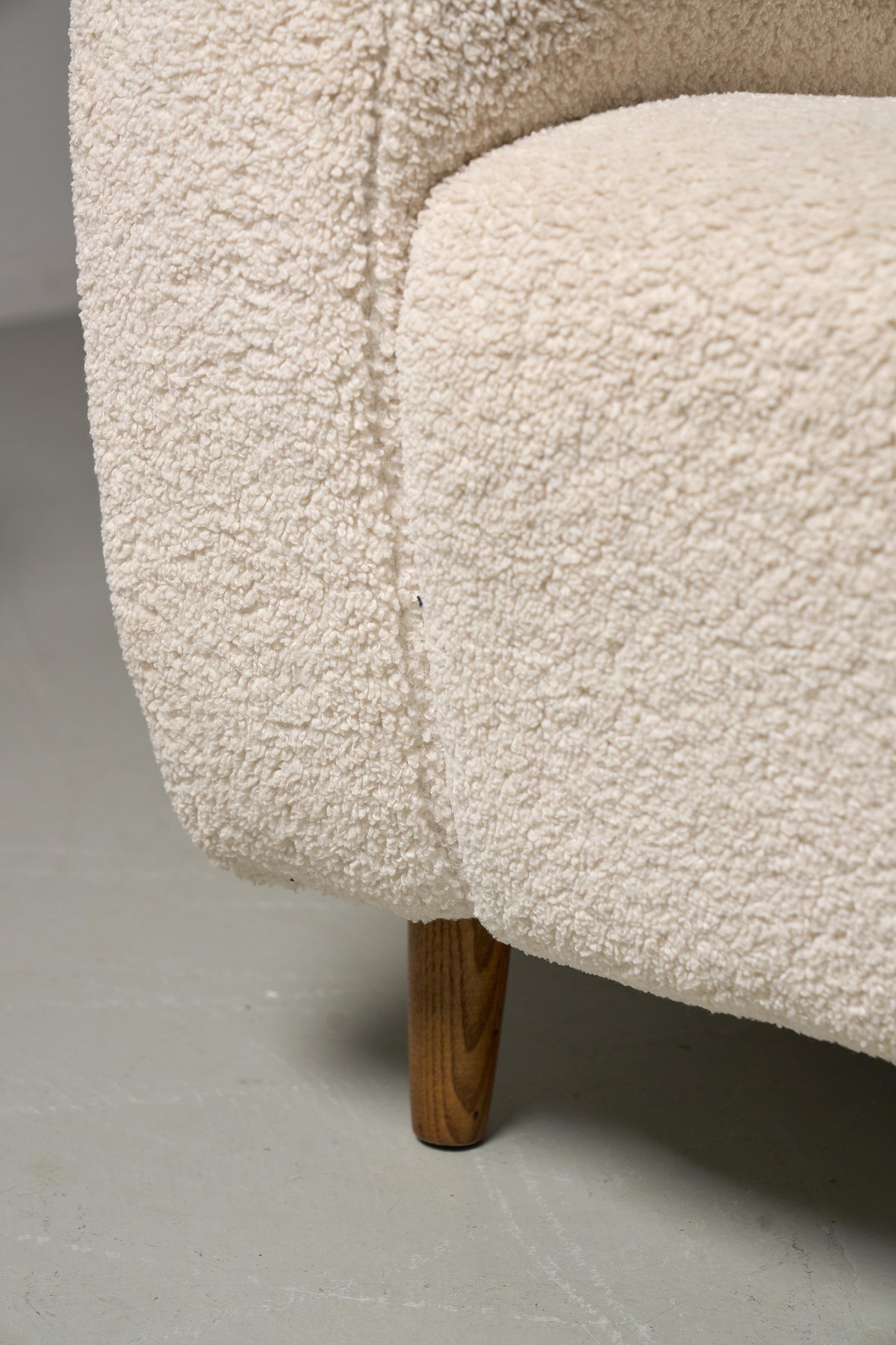 Sillón finlandés blanco Marta Blomstedt con reposapiés a juego, años 60 Moderno de mediados de siglo en venta