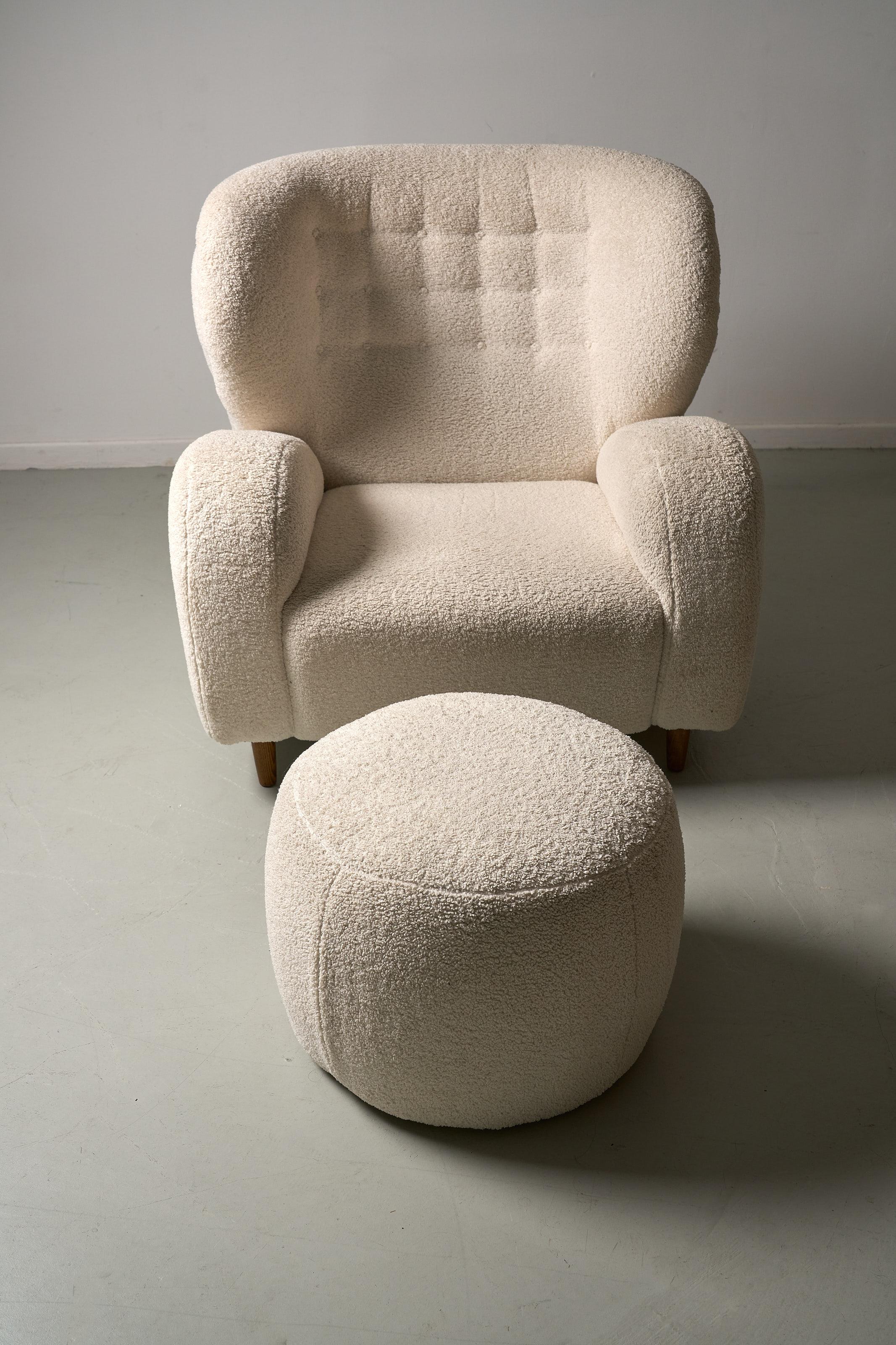 Sillón finlandés blanco Marta Blomstedt con reposapiés a juego, años 60 Tela en venta